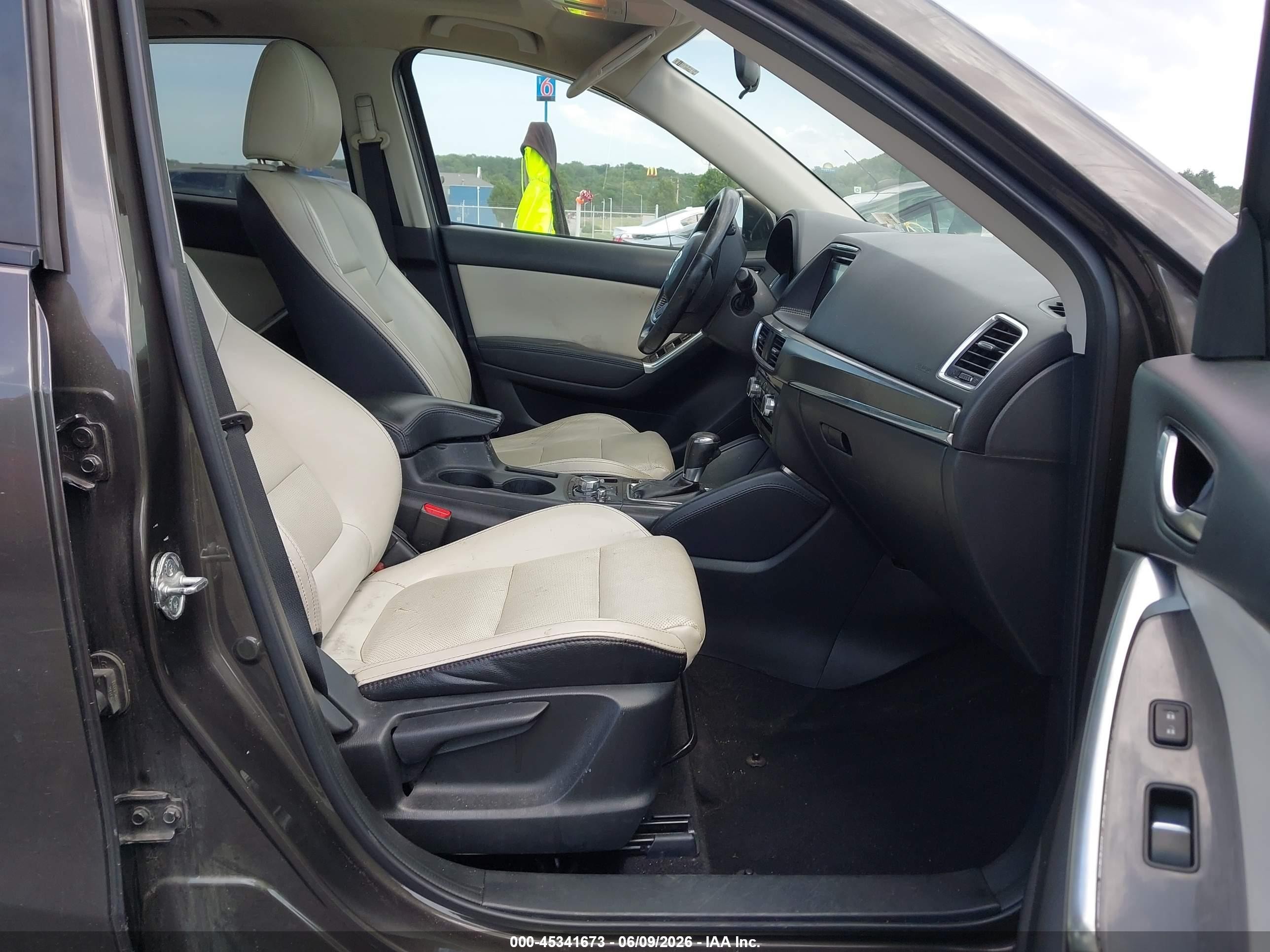2016 Mazda Cx-5 VIN JM3KE4DY2G0686643 IAAI salvage auction — Unknown, Salvage (Illinois), sold $2,500 on 2026-09-08 (photo 5)