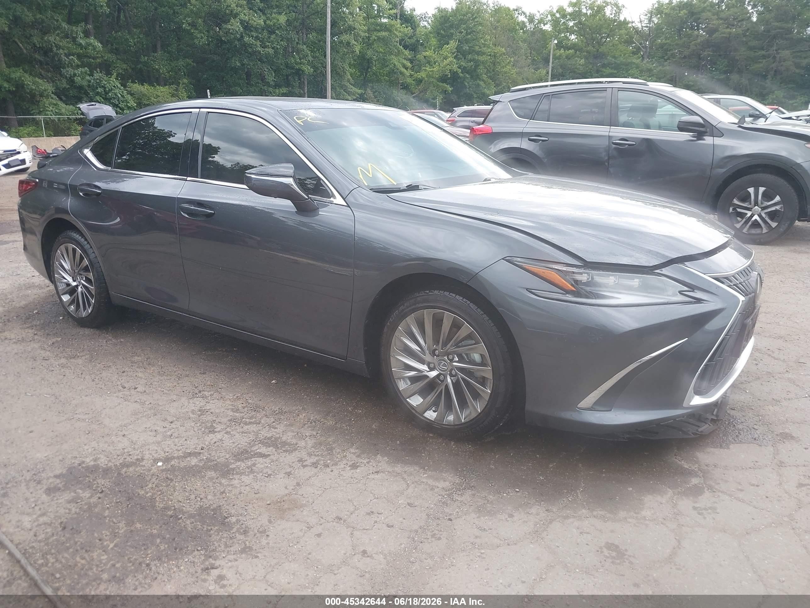 2024 Lexus ES 300h VIN 58AFA1C18RU053458 — IAAI salvage auction photo