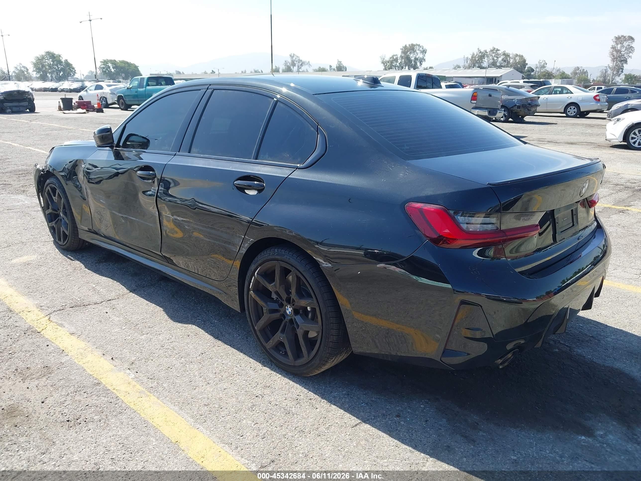 2026 BMW 3er VIN 3MW69CW09T8G12519 IAAI salvage auction — Side, Salvage (California), sold $19,800 on 2026-08-17 (photo 3)