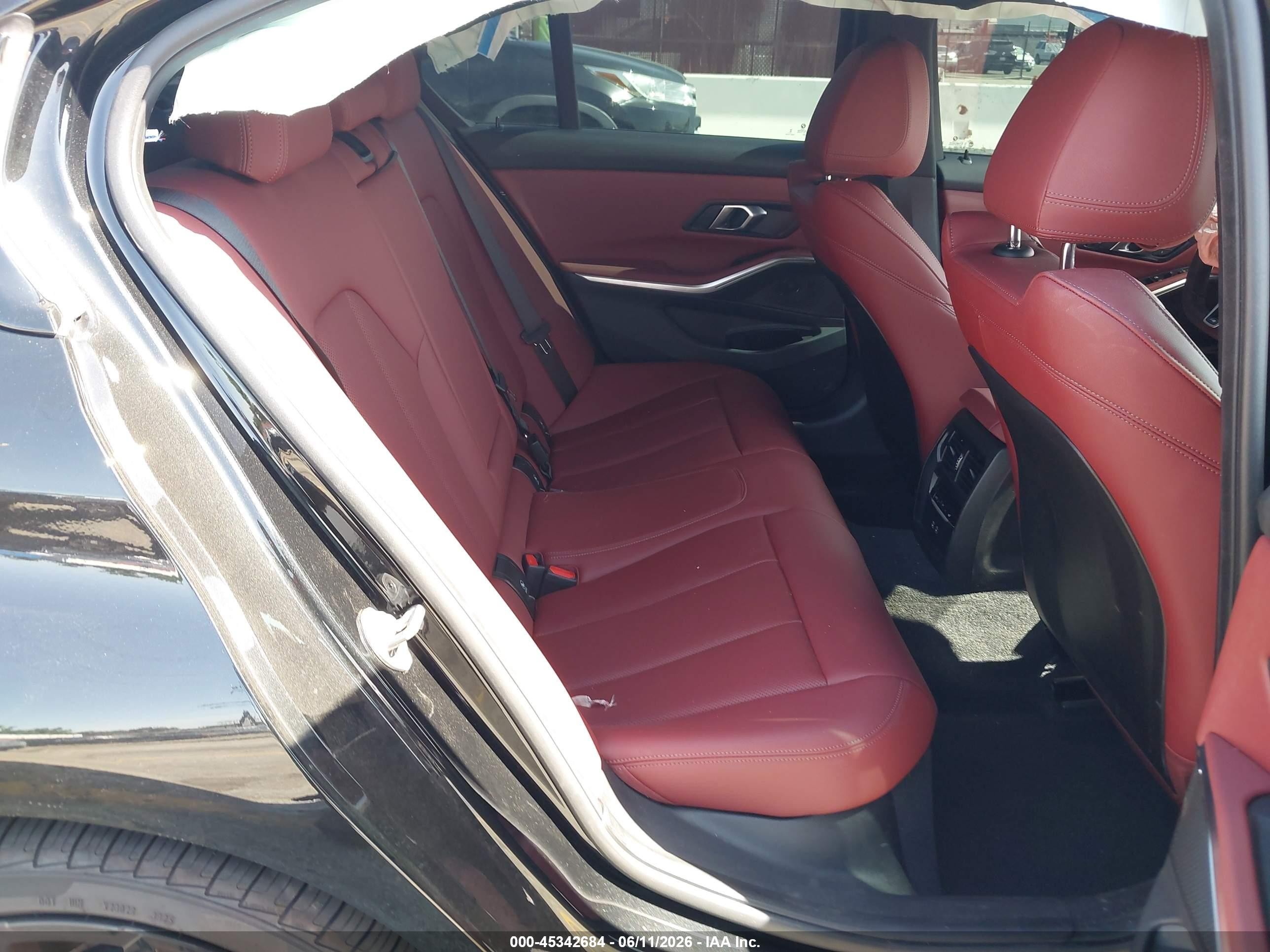 2026 BMW 3er VIN 3MW69CW09T8G12519 IAAI salvage auction — Side, Salvage (California), sold $19,800 on 2026-08-17 (photo 8)