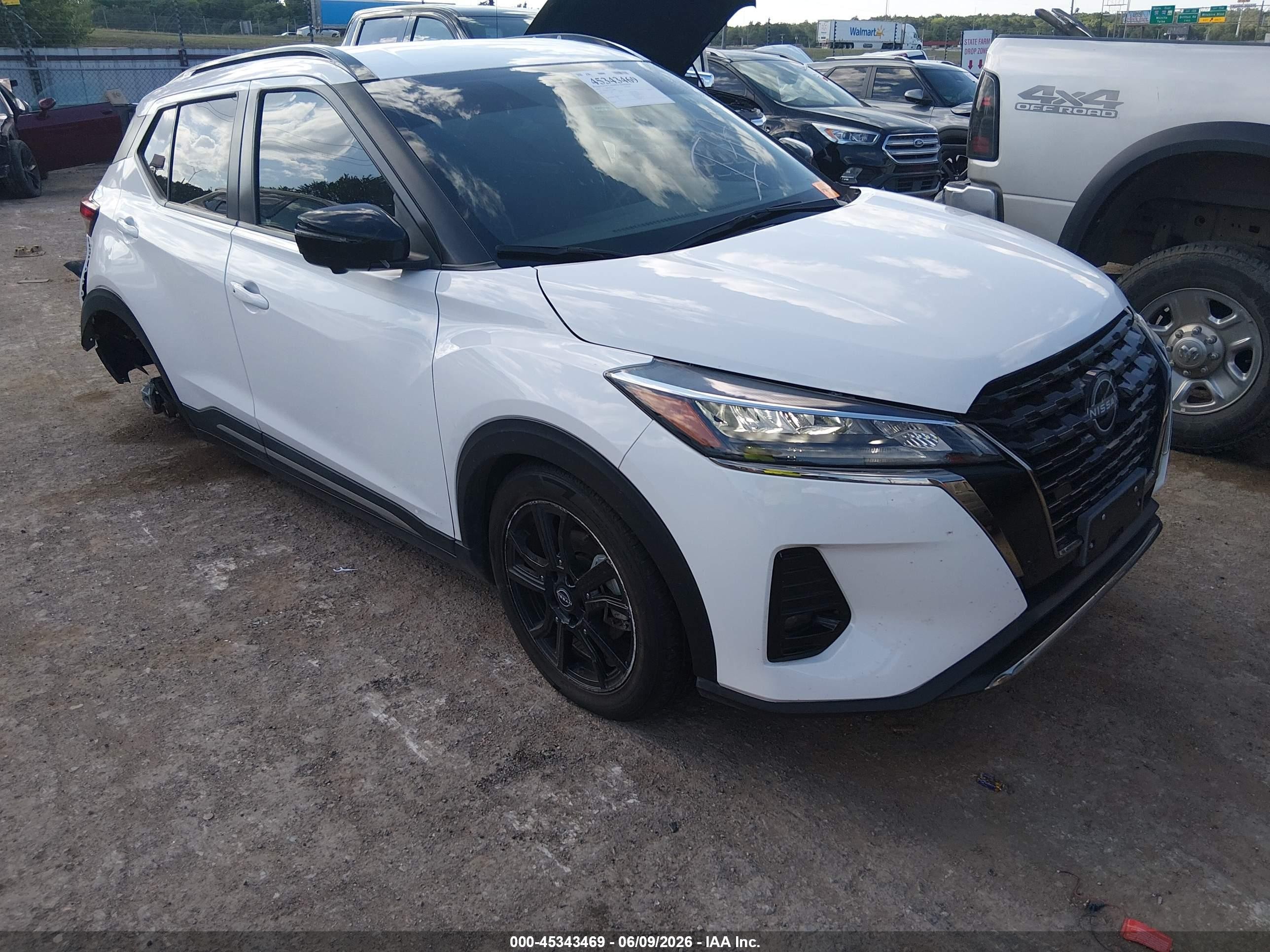 2023 Nissan Kicks VIN 3N1CP5DV2PL560999 IAAI salvage auction — Side, Clear (Oklahoma), sold $2,900 on 2026-09-09 (photo 1)