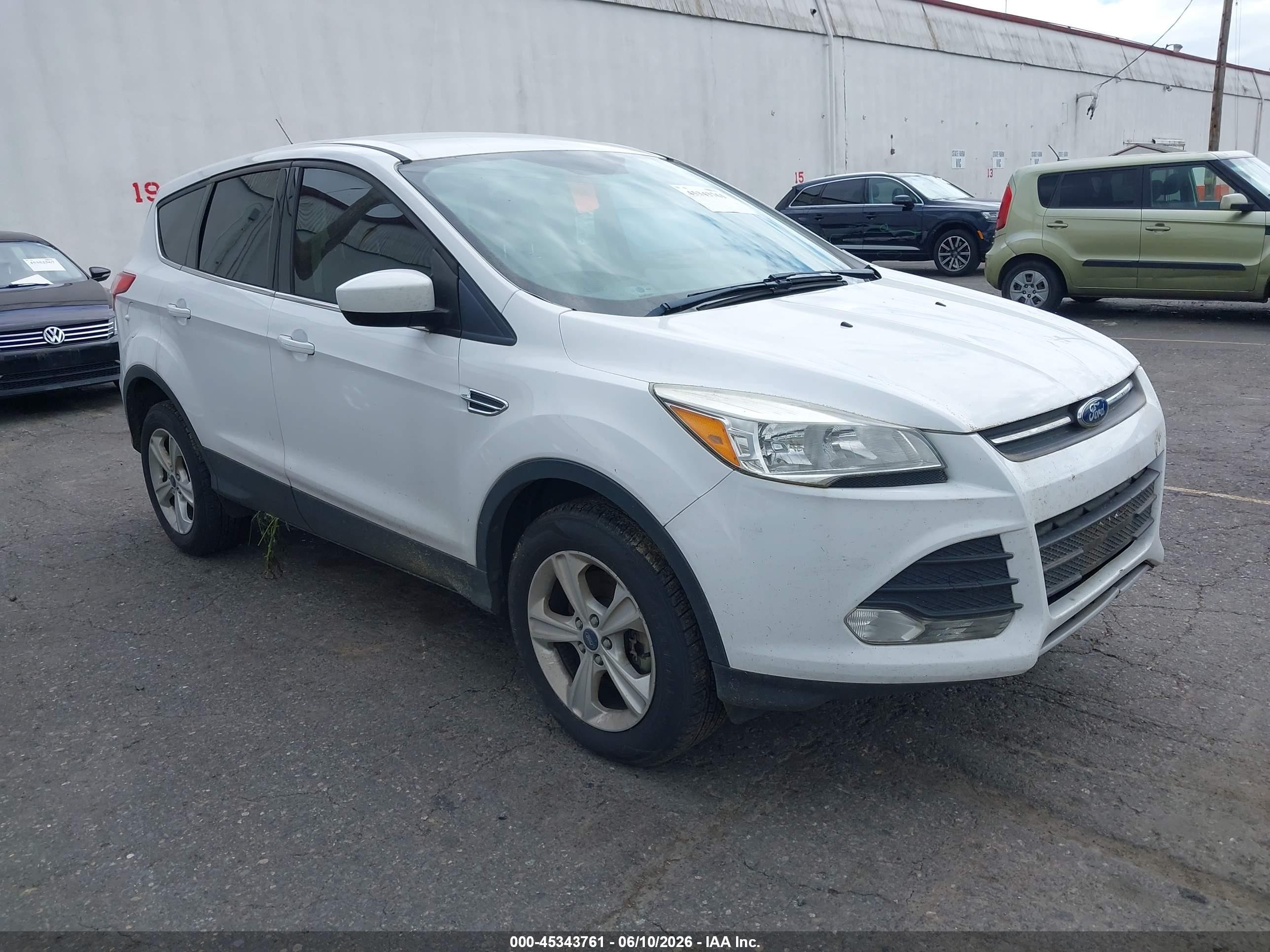 2016 Ford Escape VIN 1FMCU9GX5GUC81798 IAAI salvage auction — Normal Wear, Clear-Dealer Only (Oregon), sold $1,250 on 2026-07-06 (photo 1)