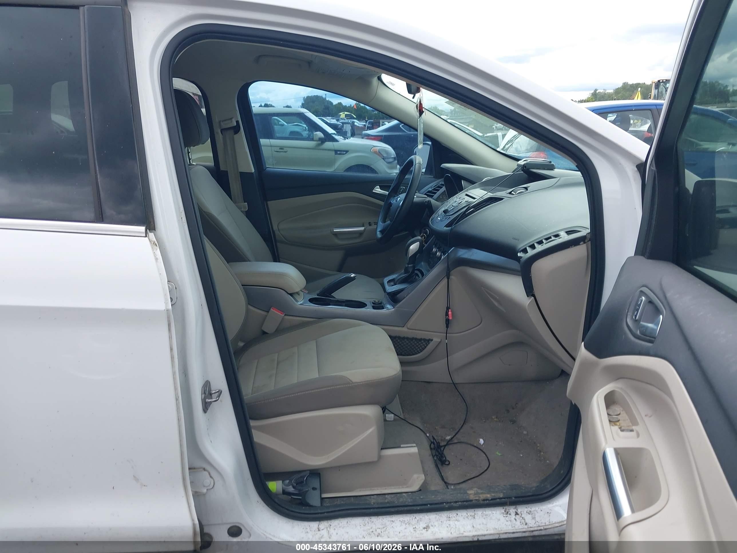 2016 Ford Escape VIN 1FMCU9GX5GUC81798 IAAI salvage auction — Normal Wear, Clear-Dealer Only (Oregon), sold $1,250 on 2026-07-06 (photo 5)