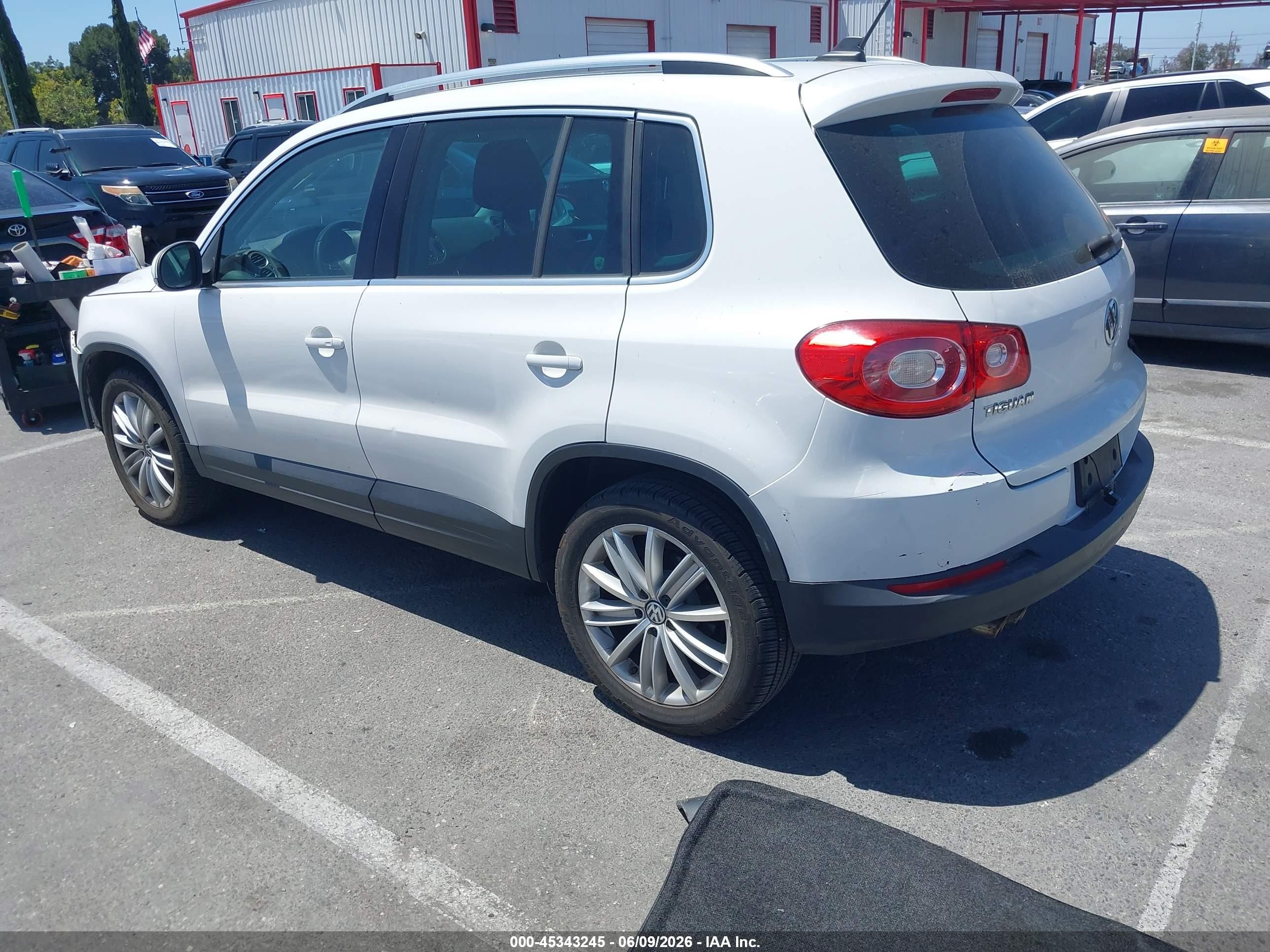 2011 Volkswagen Tiguan VIN WVGBV7AX6BW534596 IAAI salvage auction — Normal Wear, Clear - Dealer Only (California), sold $825 on 2026-07-08 (photo 3)