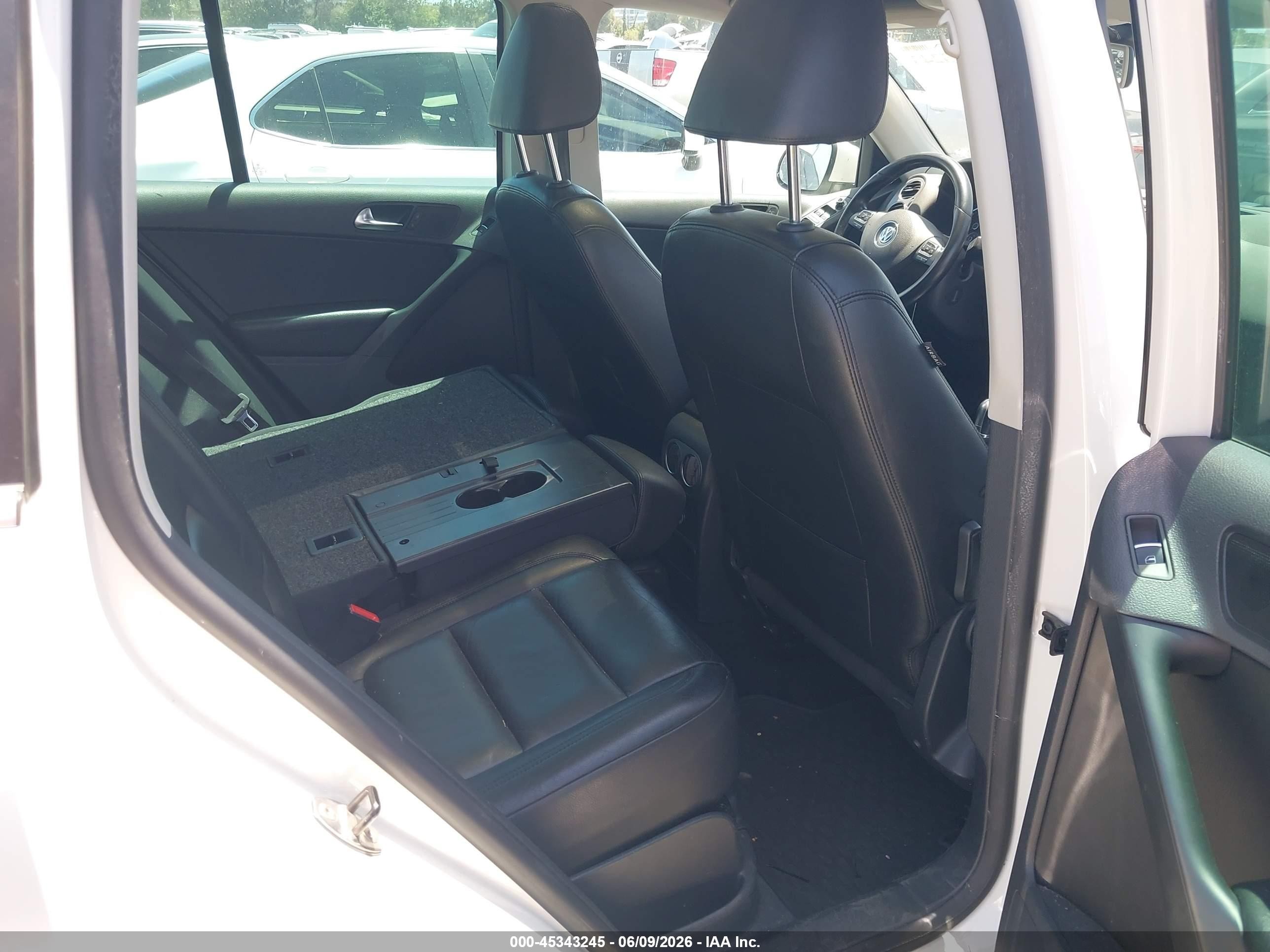 2011 Volkswagen Tiguan VIN WVGBV7AX6BW534596 IAAI salvage auction — Normal Wear, Clear - Dealer Only (California), sold $825 on 2026-07-08 (photo 8)