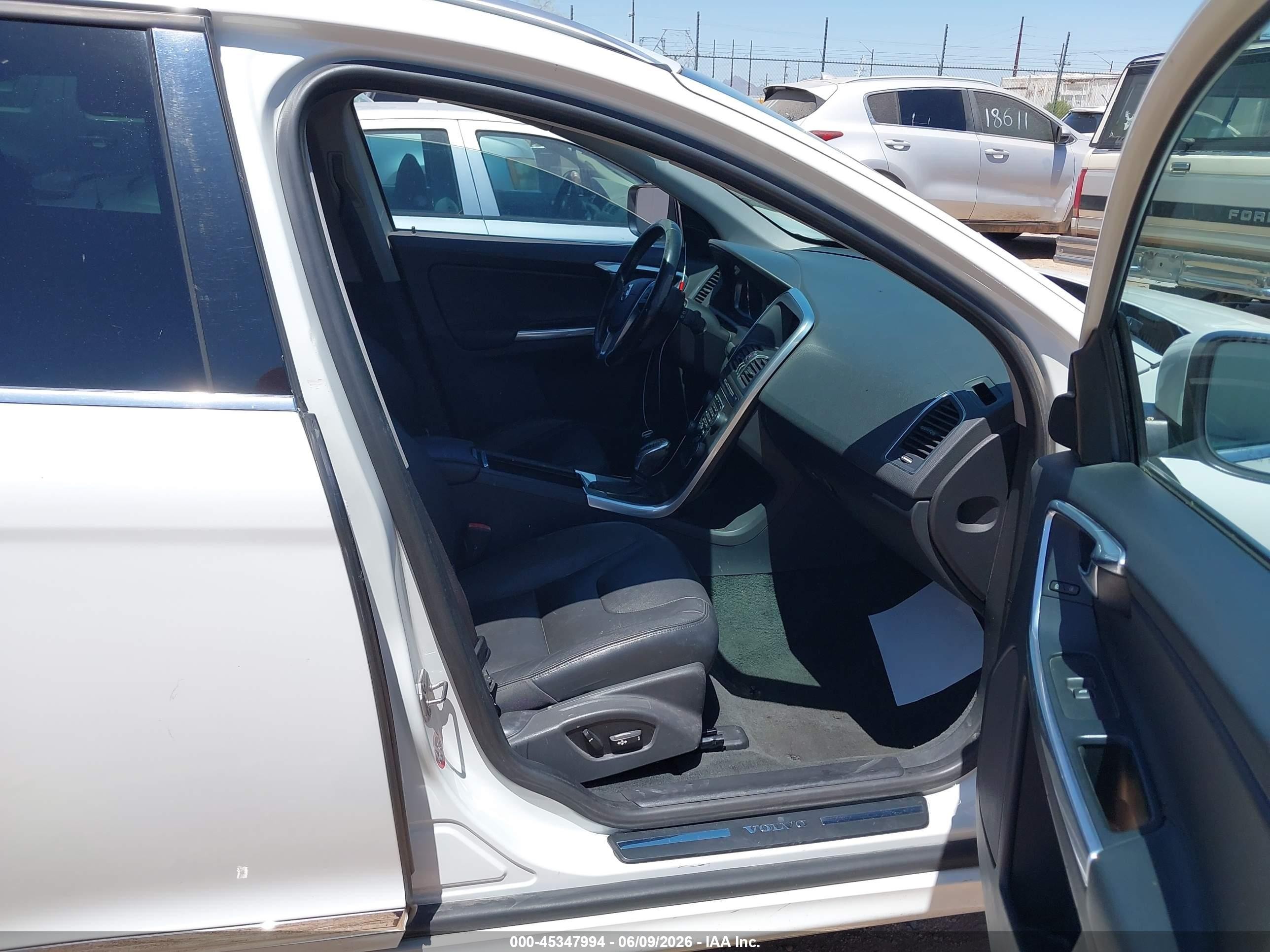 2015 Volvo XC60 VIN YV426MDB3F2588450 IAAI salvage auction — Normal Wear, Clear-Dealer Only (Arizona), sold $725 on 2026-07-02 (photo 5)