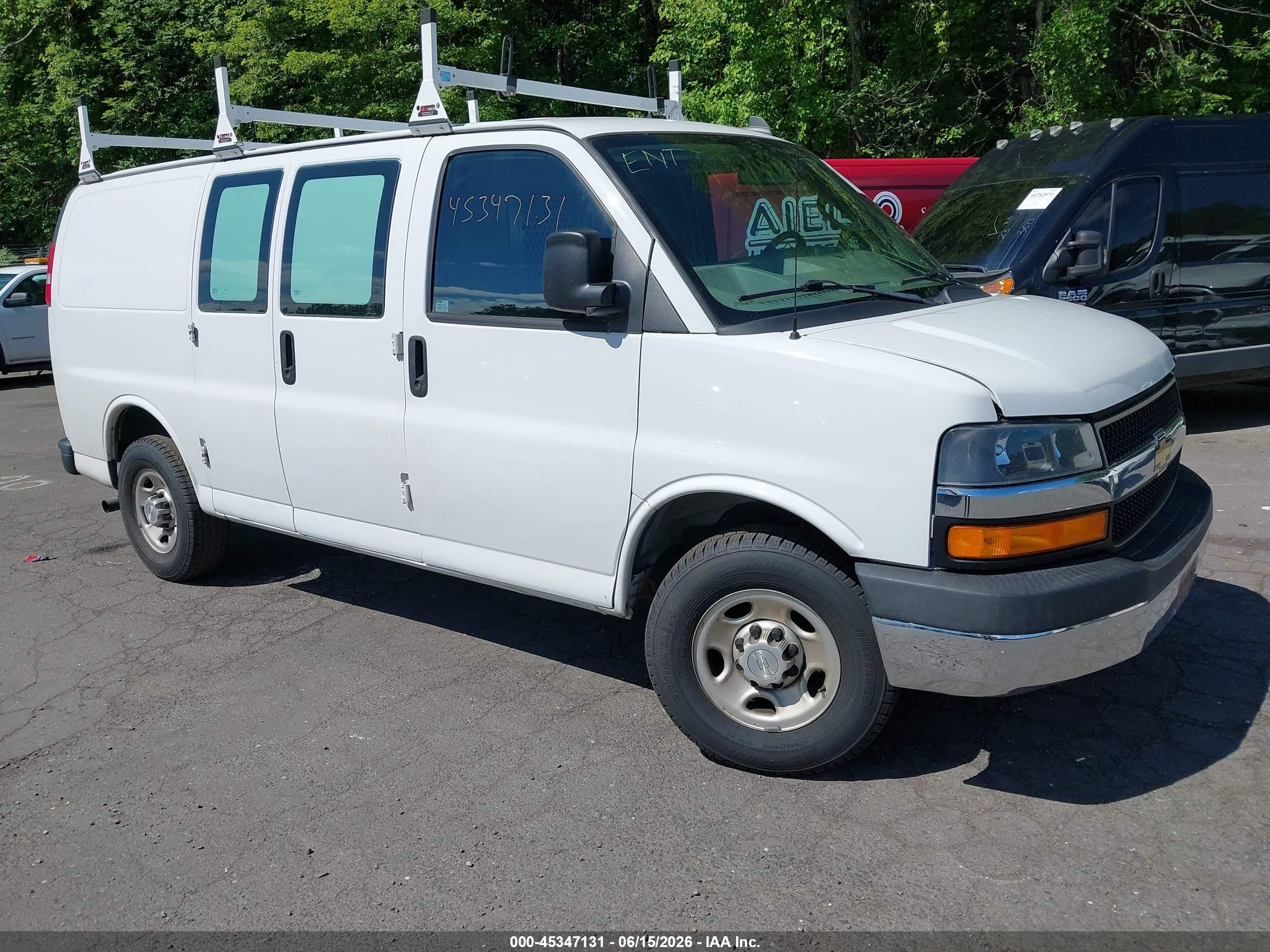 2019 Chevrolet Express 2500 VIN 1GCWGAFP2K1280436 — IAAI salvage auction photo