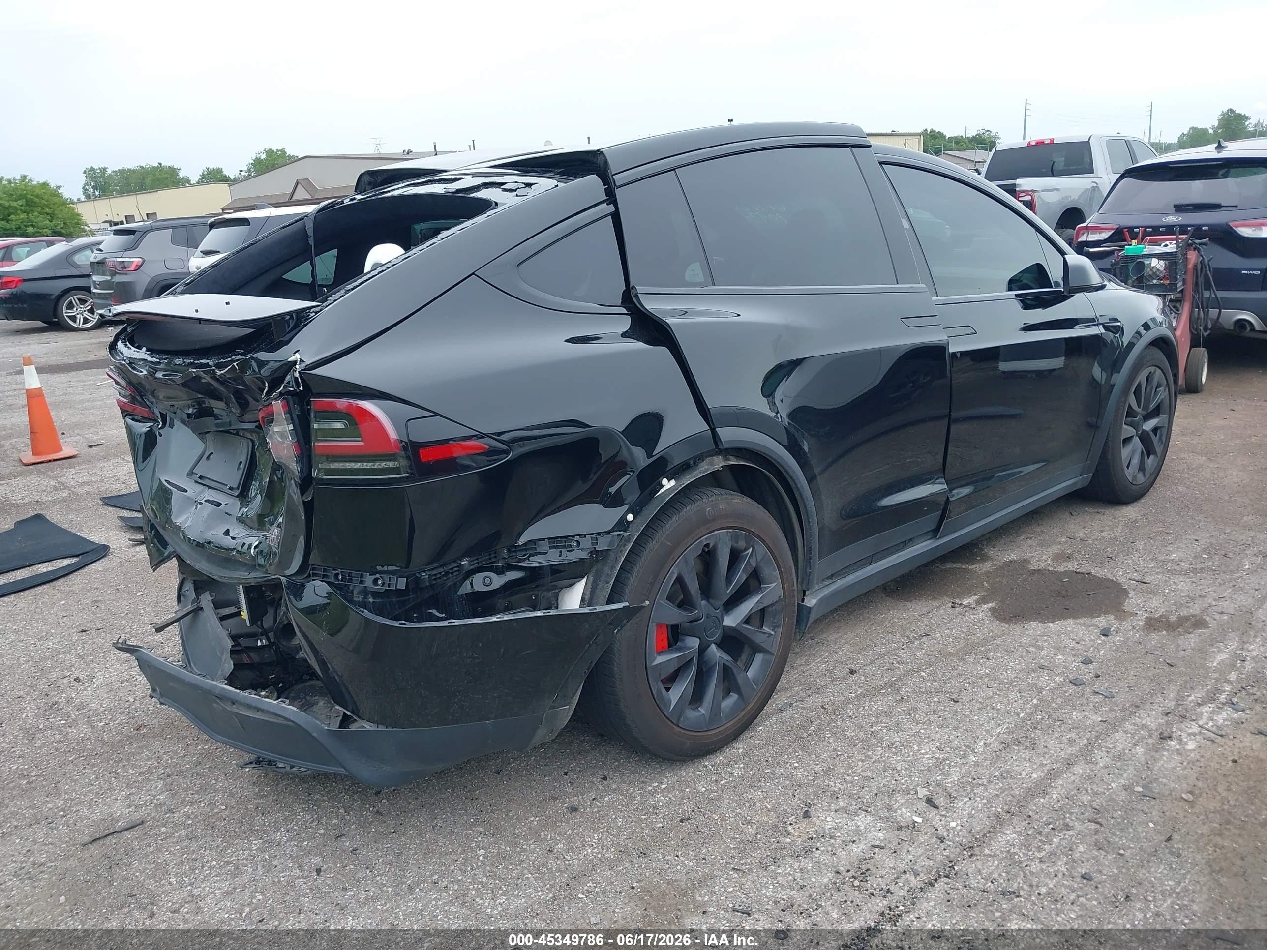 2024 Tesla Model X VIN 7SAXCBE62RF437093 IAAI salvage auction — Rear End, Clear (Michigan), sold $23,100 on 2026-08-20 (photo 4)