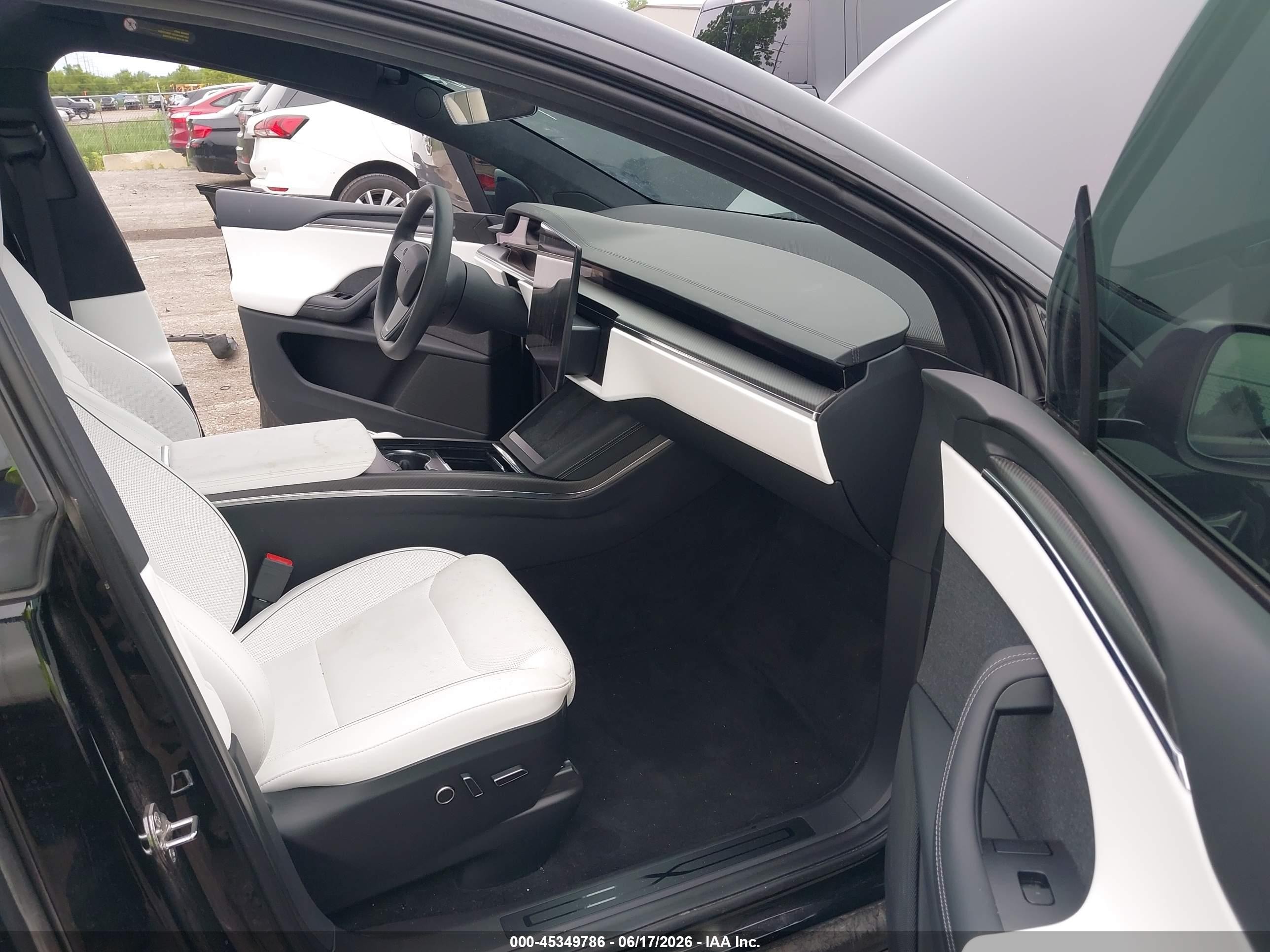 2024 Tesla Model X VIN 7SAXCBE62RF437093 IAAI salvage auction — Rear End, Clear (Michigan), sold $23,100 on 2026-08-20 (photo 5)