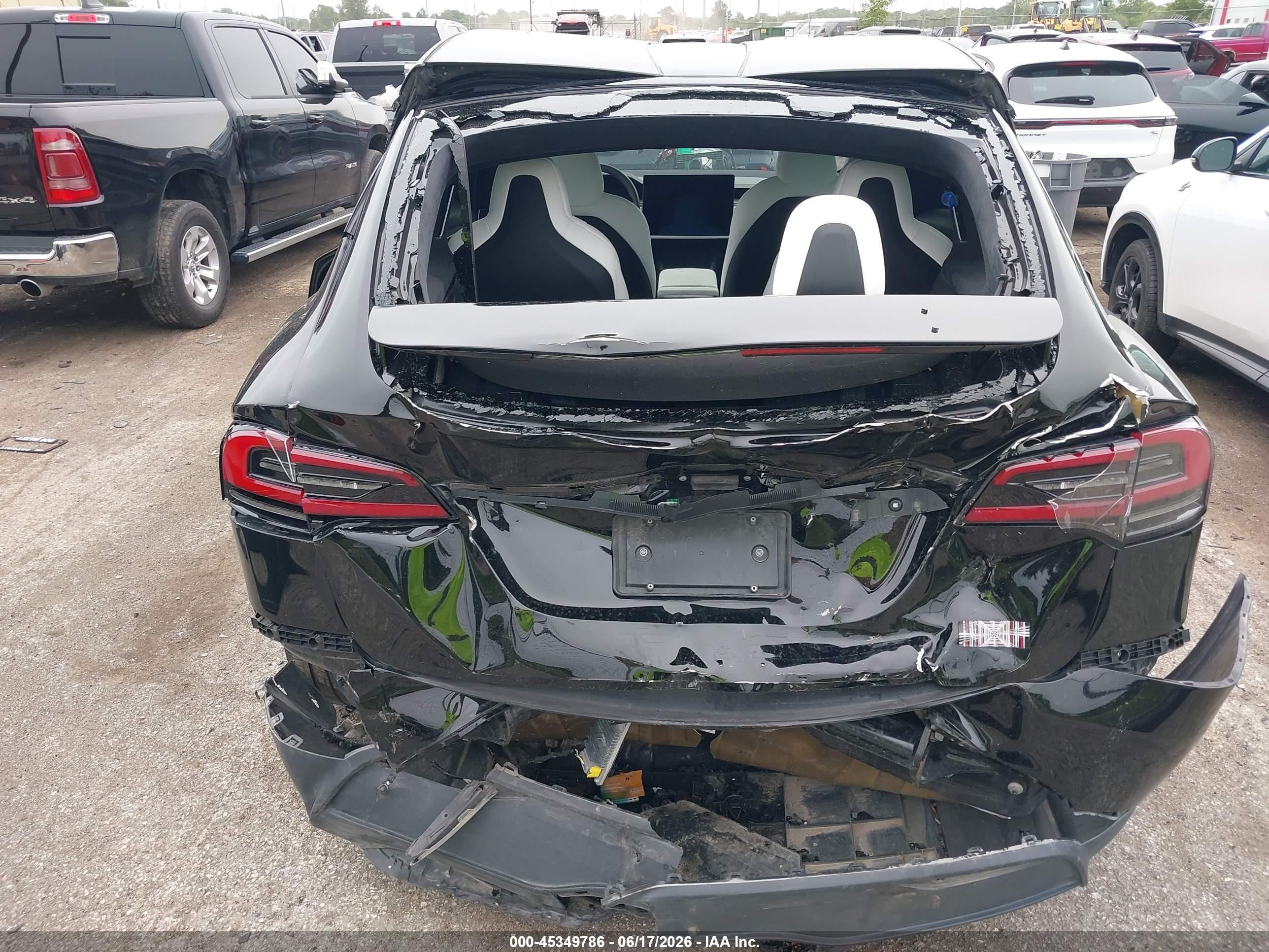 2024 Tesla Model X VIN 7SAXCBE62RF437093 IAAI salvage auction — Rear End, Clear (Michigan), sold $23,100 on 2026-08-20 (photo 6)
