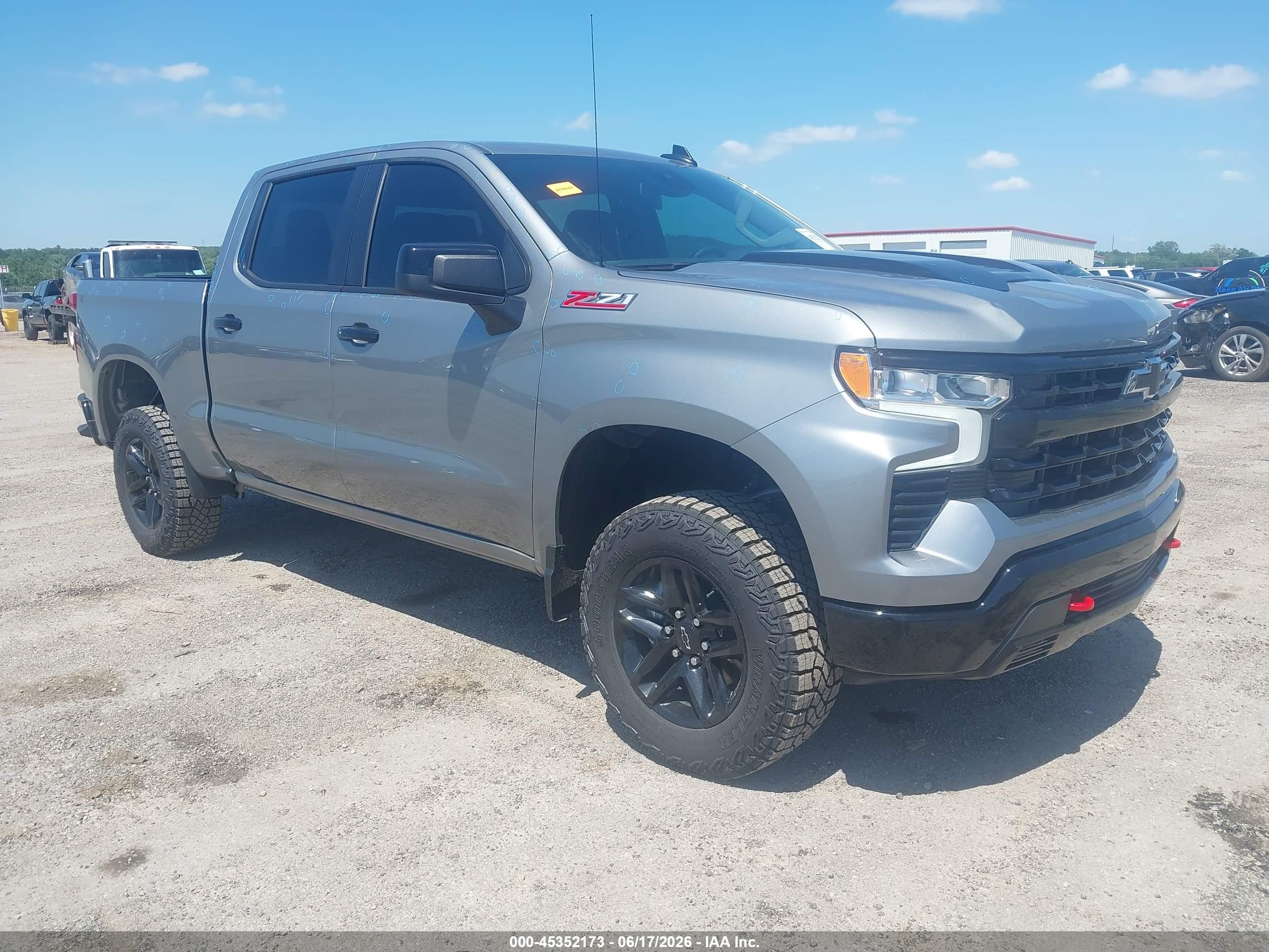 2026 Chevrolet Silverado 1500 VIN 3GCUKFEDXTG318136 — IAAI salvage auction photo