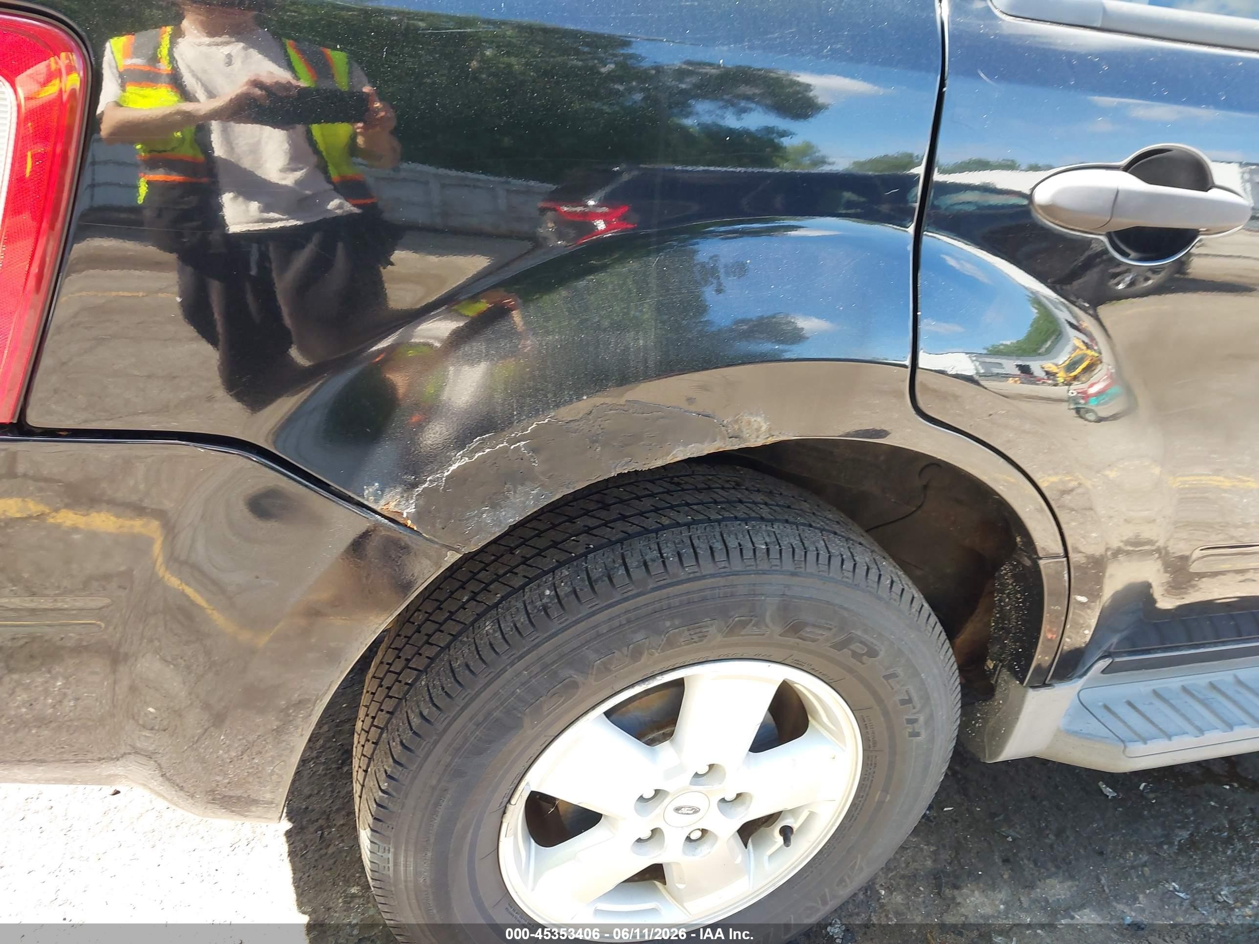 2010 Ford Escape VIN 1FMCU0DG7AKA87048 IAAI salvage auction — Normal Wear, Clear (Michigan), sold $400 on 2026-07-12 (photo 6)