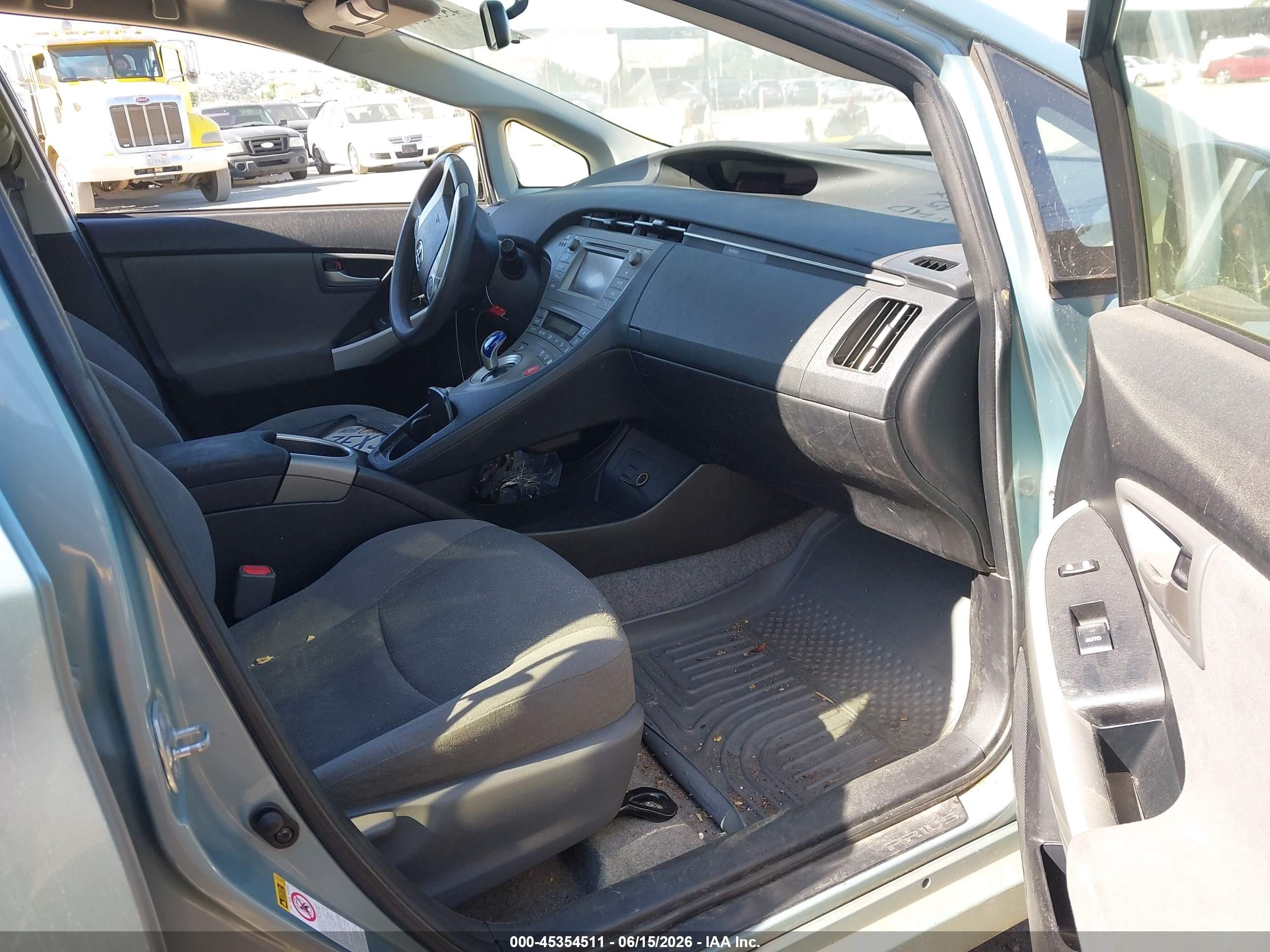 2014 Toyota Prius VIN JTDKN3DU8E1749199 IAAI salvage auction — Normal Wear, Clear - Dealer Only (California), sold $2,550 on 2026-07-09 (photo 5)