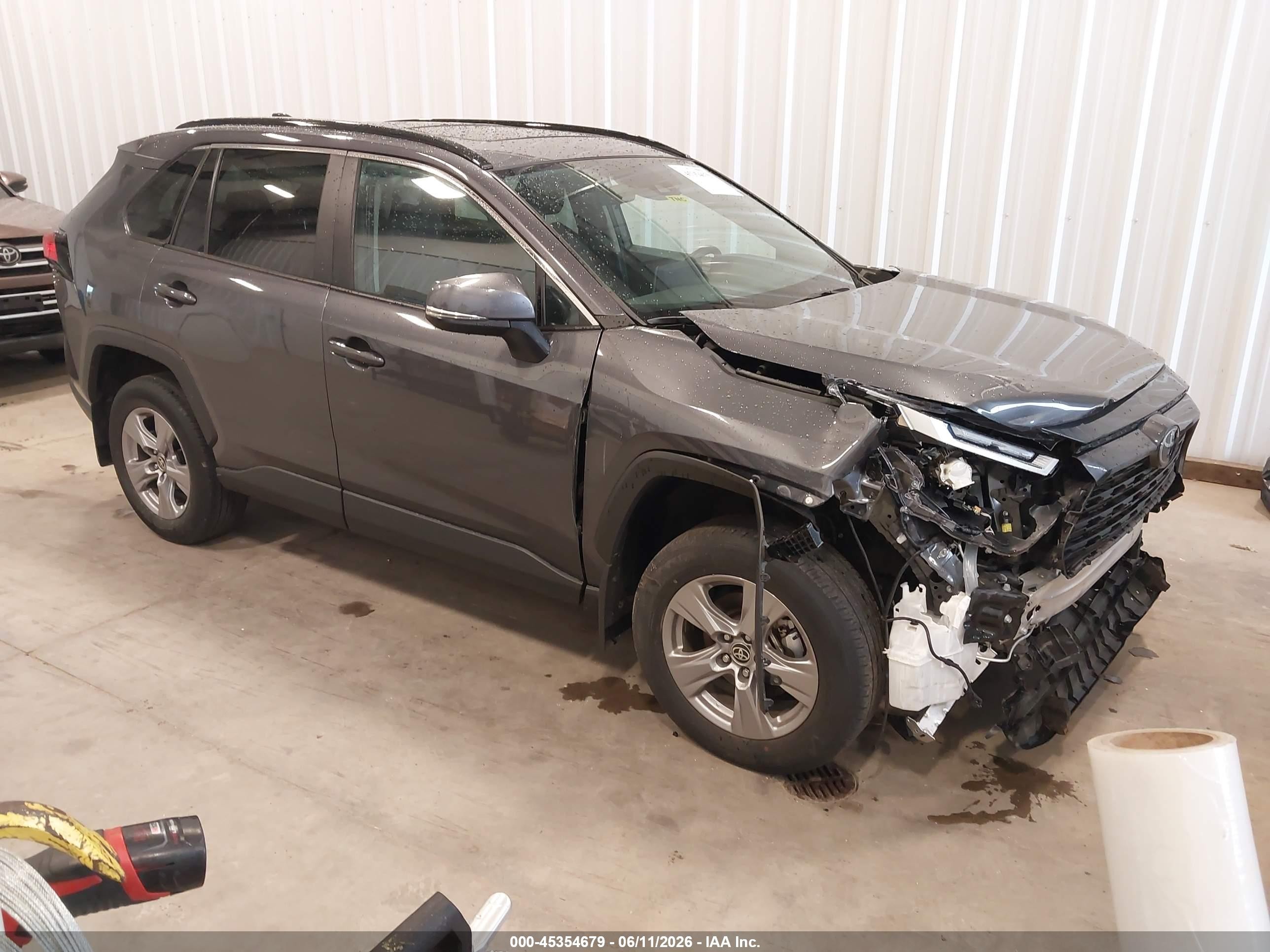 2025 Toyota RAV4 VIN 2T3P1RFV2SC499810 — IAAI salvage auction photo