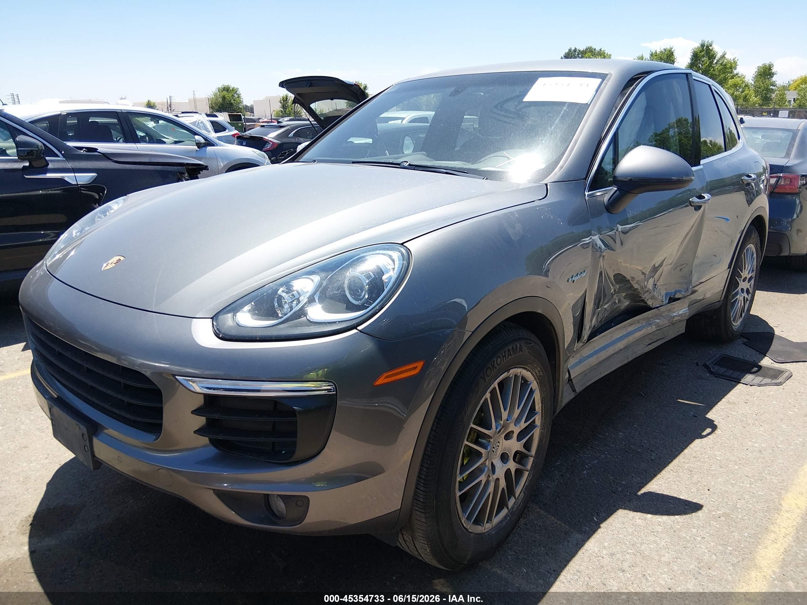 2015 Porsche Cayenne VIN WP1AE2A29FLA52010 IAAI salvage auction — Side, Salvage (Colorado), sold $3,950 on 2026-07-29 (photo 2)