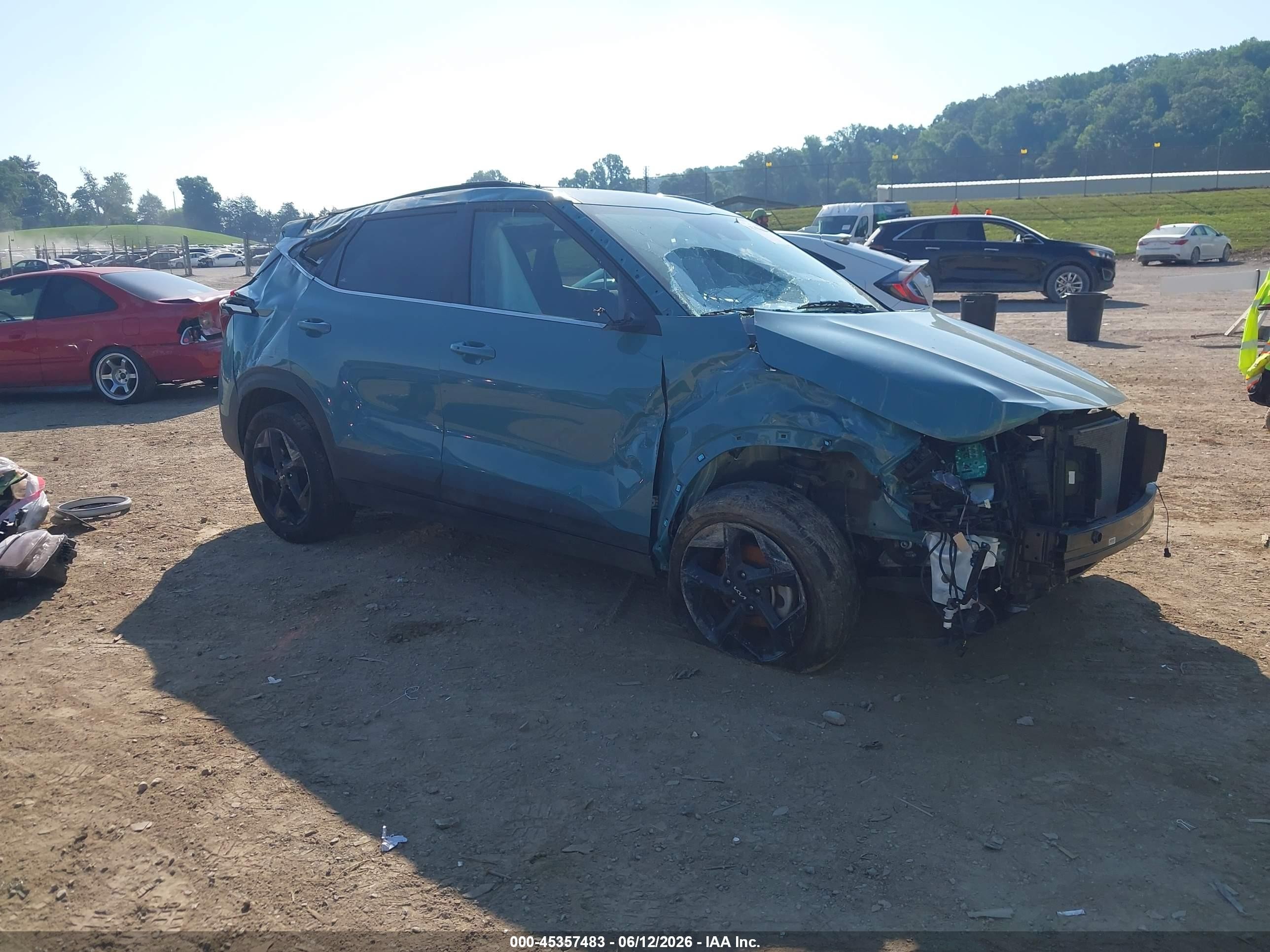 2026 Kia Seltos VIN KNDER2AA7T7838097 IAAI salvage auction — Front & Rear, Salvage (Tennessee), sold $1,400 on 2026-09-09 (photo 1)