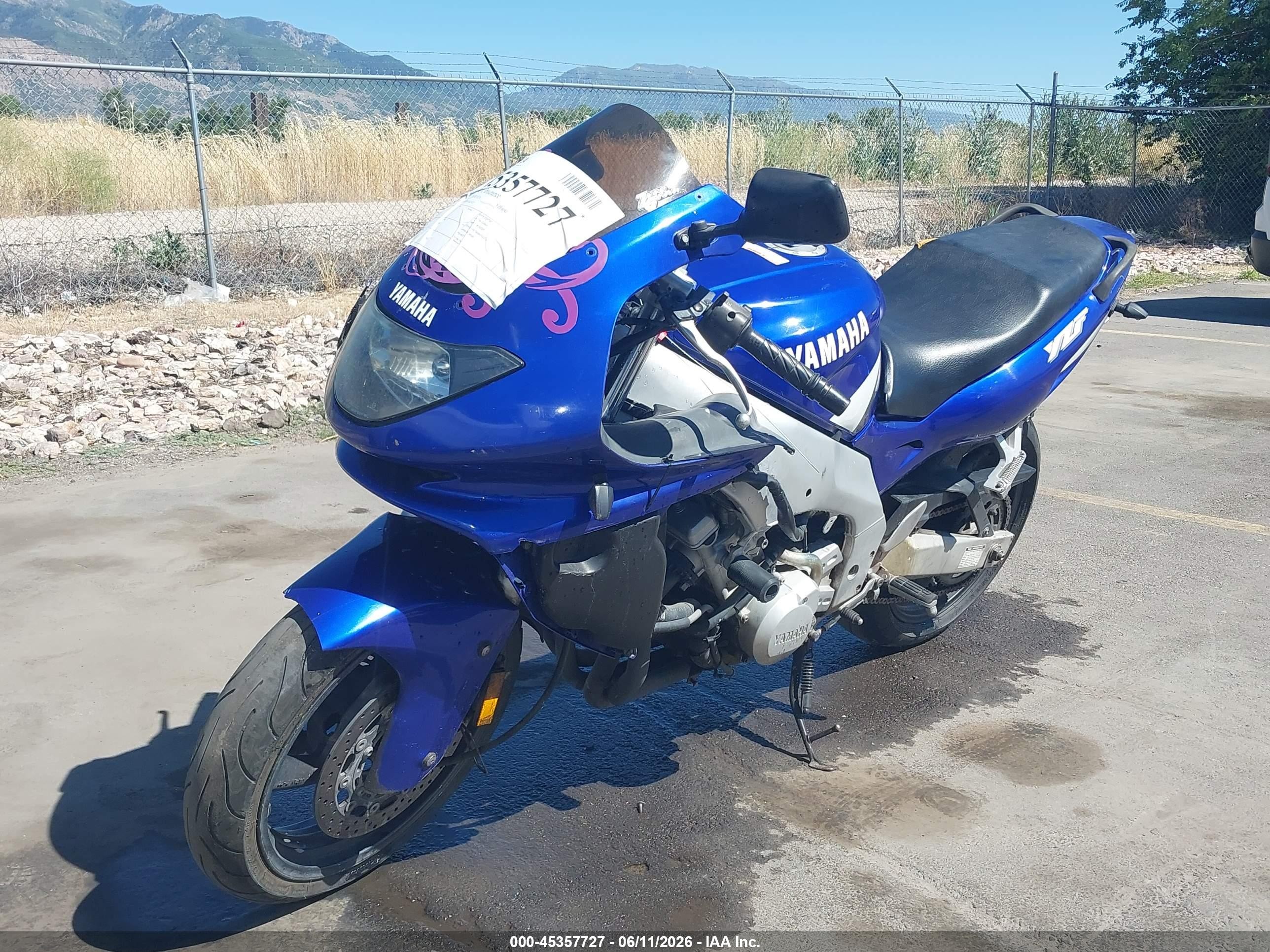 2000 Yamaha YZF600 VIN JYA5AHE09YA021621 IAAI salvage auction — Side, Salvage (Idaho), sold $300 on 2026-07-09 (photo 2)