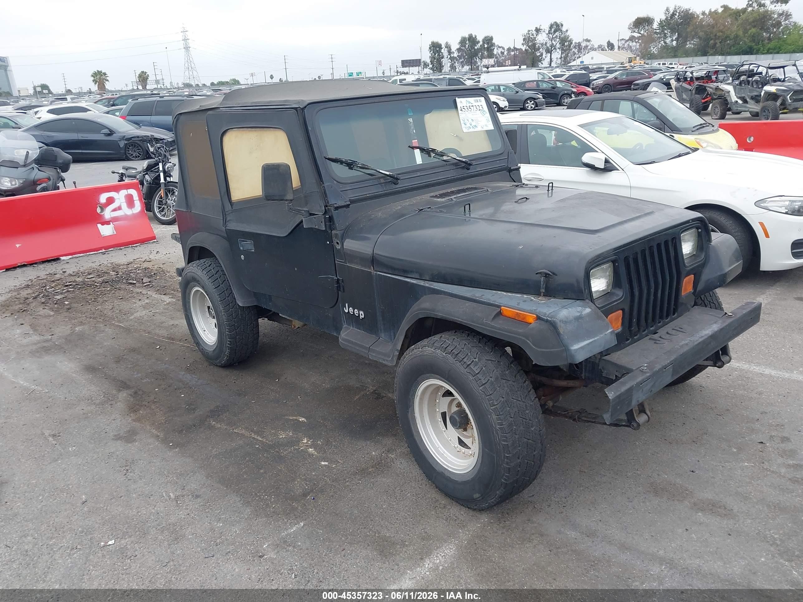 1992 Jeep Wrangler VIN 2J4FY19PXNJ530295 IAAI salvage auction — Normal Wear, Clear - Dealer Only (California), sold $300 on 2026-07-02 (photo 1)
