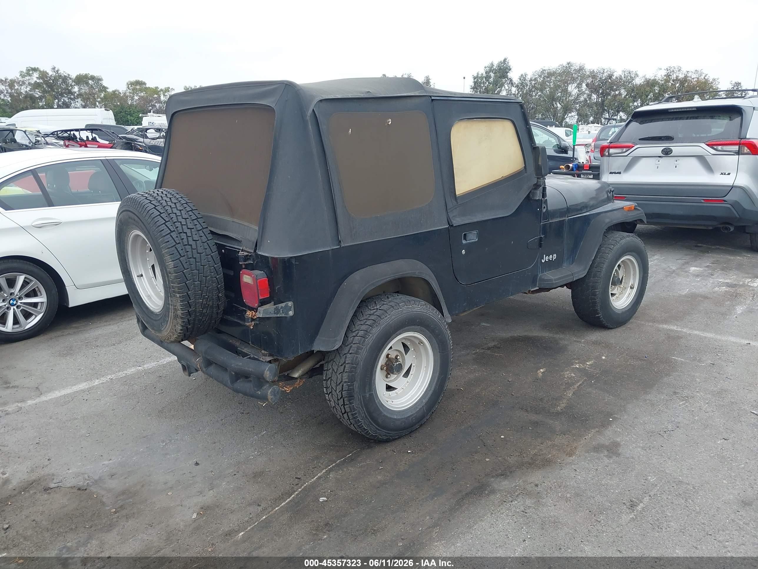 1992 Jeep Wrangler VIN 2J4FY19PXNJ530295 IAAI salvage auction — Normal Wear, Clear - Dealer Only (California), sold $300 on 2026-07-02 (photo 4)