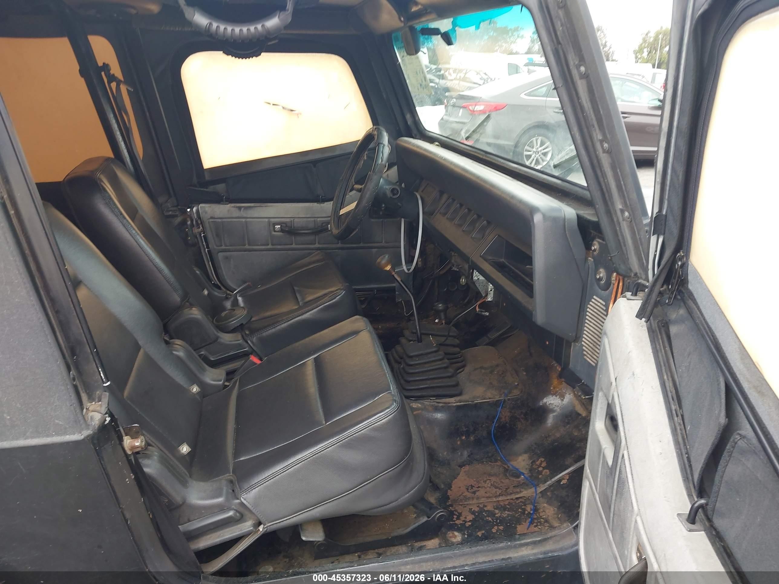 1992 Jeep Wrangler VIN 2J4FY19PXNJ530295 IAAI salvage auction — Normal Wear, Clear - Dealer Only (California), sold $300 on 2026-07-02 (photo 5)