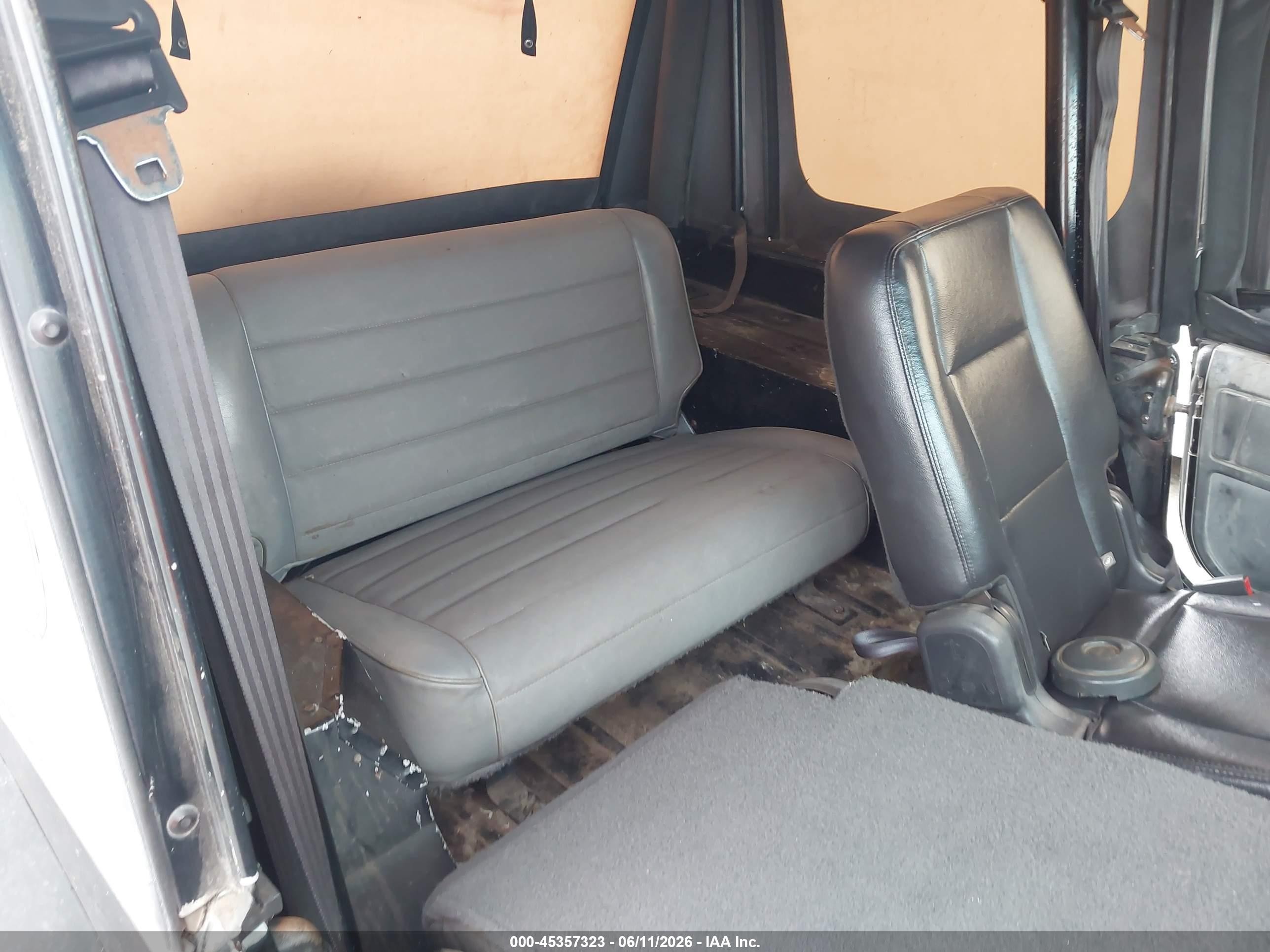1992 Jeep Wrangler VIN 2J4FY19PXNJ530295 IAAI salvage auction — Normal Wear, Clear - Dealer Only (California), sold $300 on 2026-07-02 (photo 8)
