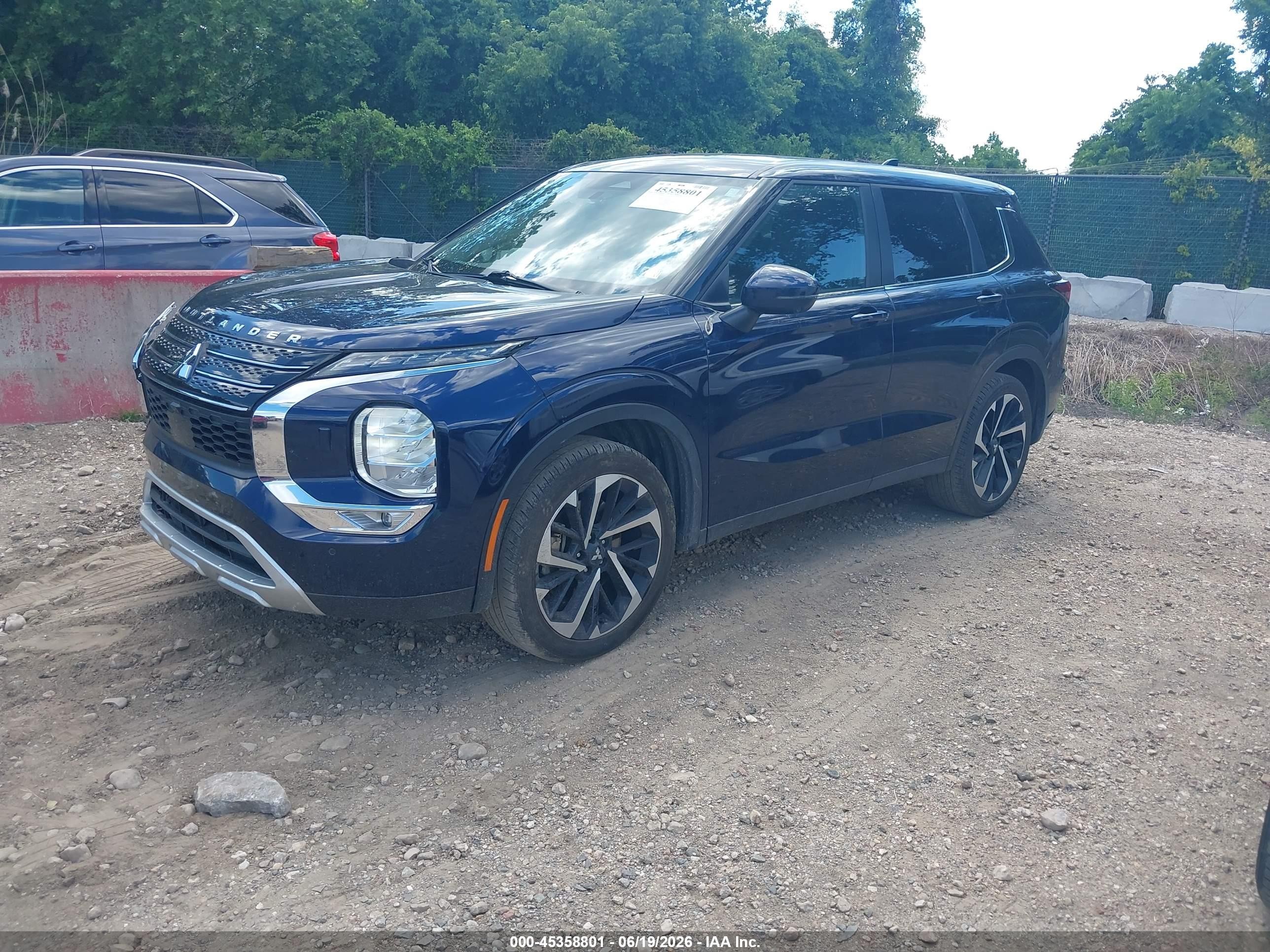 2024 Mitsubishi Outlander VIN JA4J4VA88RZ064168 IAAI salvage auction — Front End, Wait Title, sold $8,775 on 2026-09-17 (photo 2)