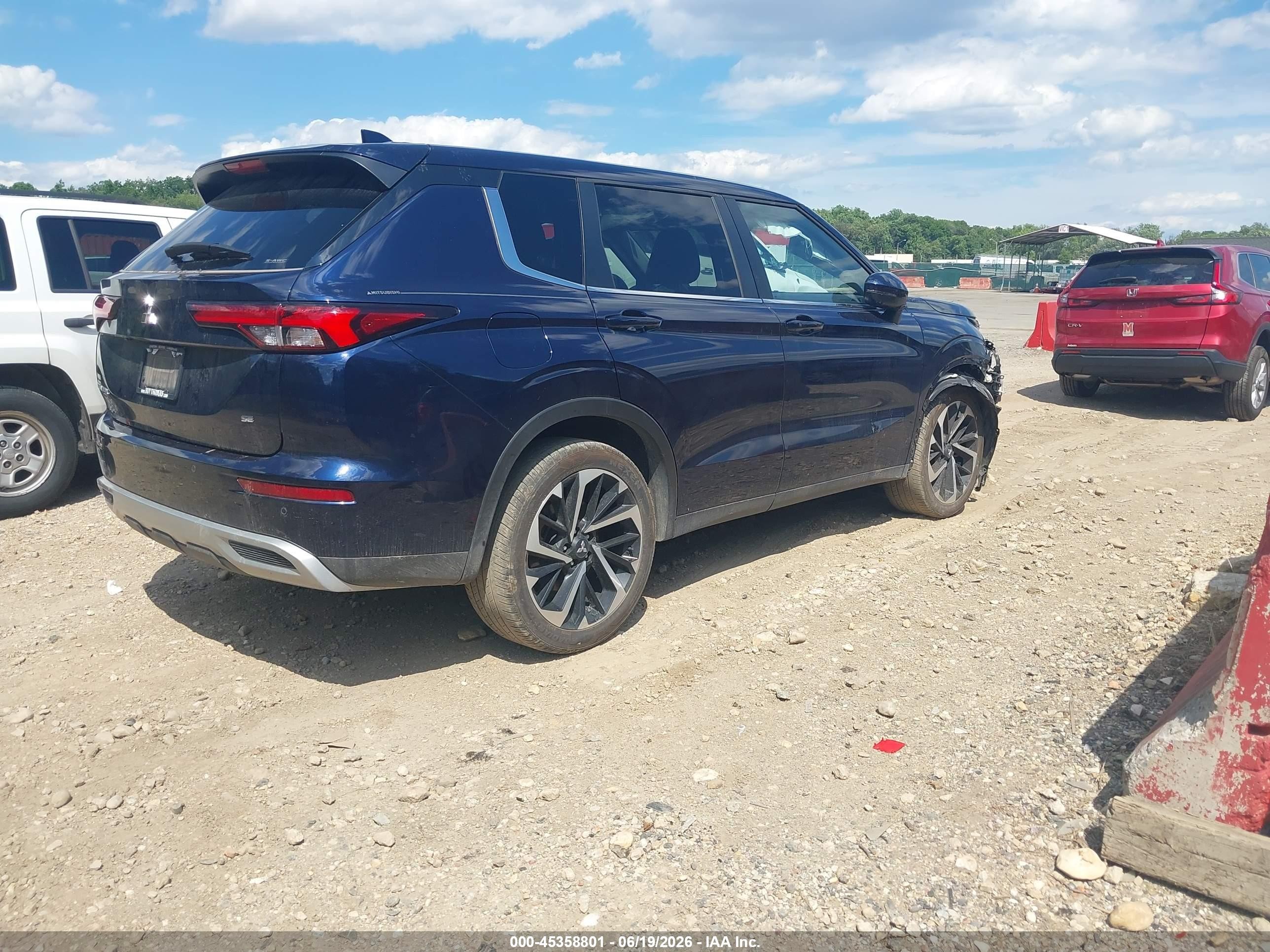 2024 Mitsubishi Outlander VIN JA4J4VA88RZ064168 IAAI salvage auction — Front End, Wait Title, sold $8,775 on 2026-09-17 (photo 4)
