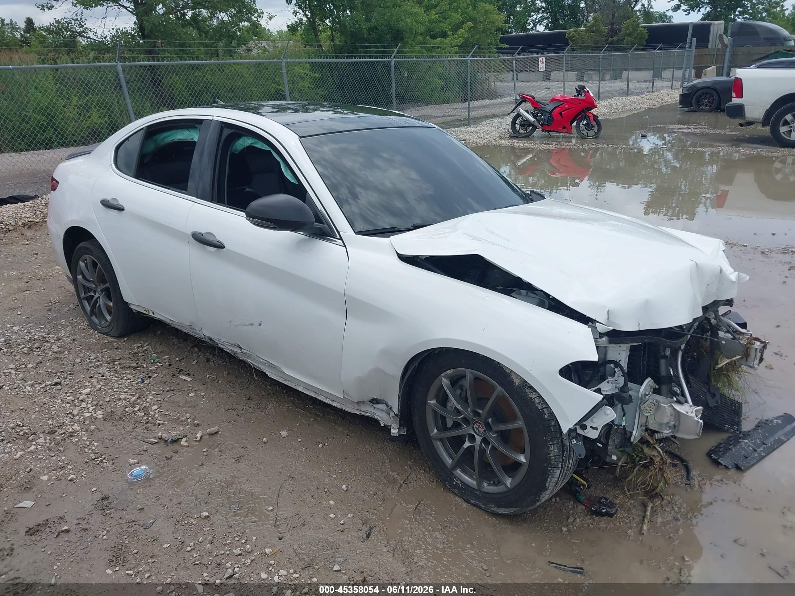 2018 Alfa romeo Giulia VIN ZARFAEBN8J7563373 IAAI salvage auction — Front End, Salvage (Illinois), sold $550 on 2026-10-13 (photo 1)