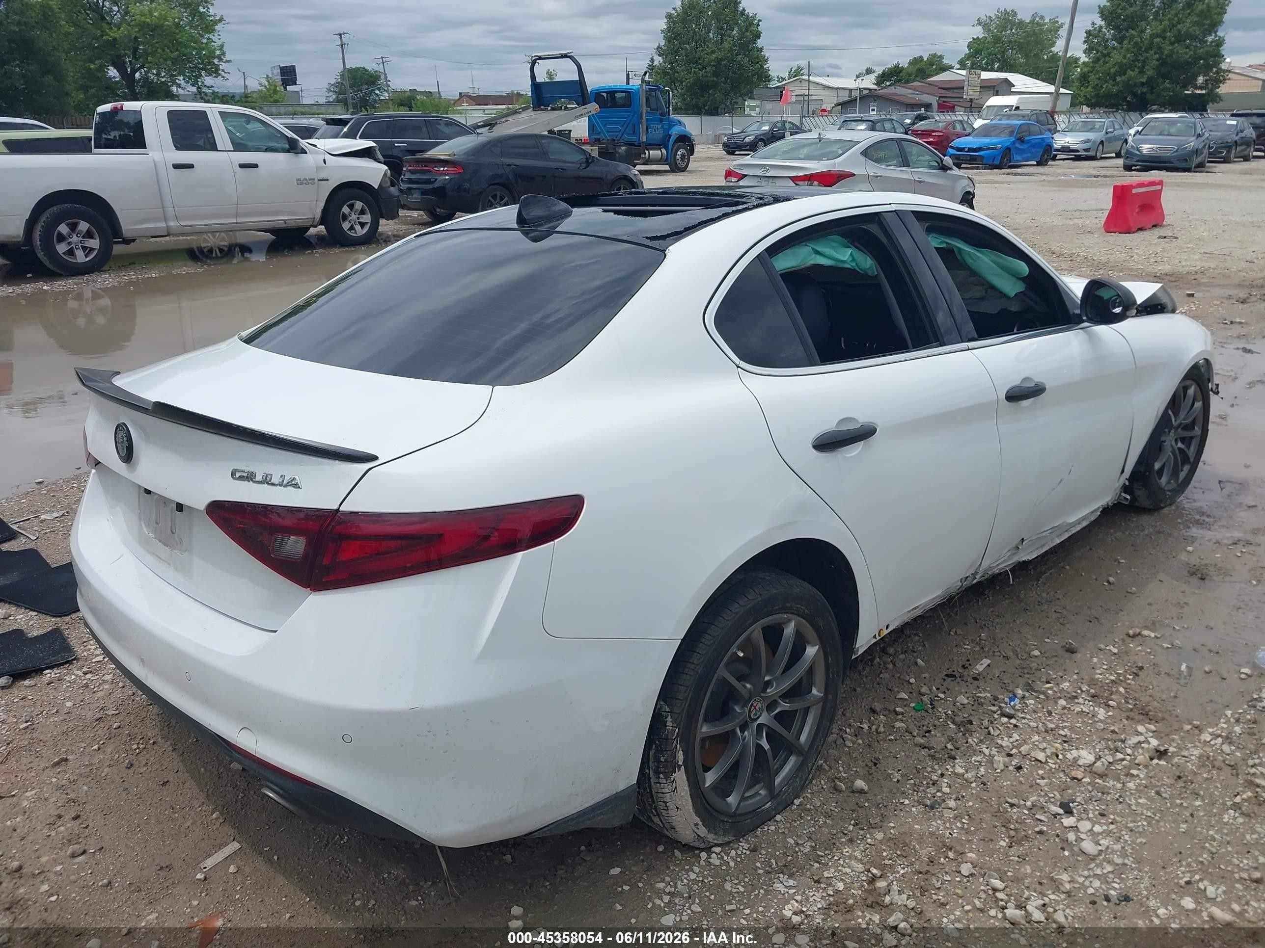 2018 Alfa romeo Giulia VIN ZARFAEBN8J7563373 IAAI salvage auction — Front End, Salvage (Illinois), sold $550 on 2026-10-13 (photo 4)