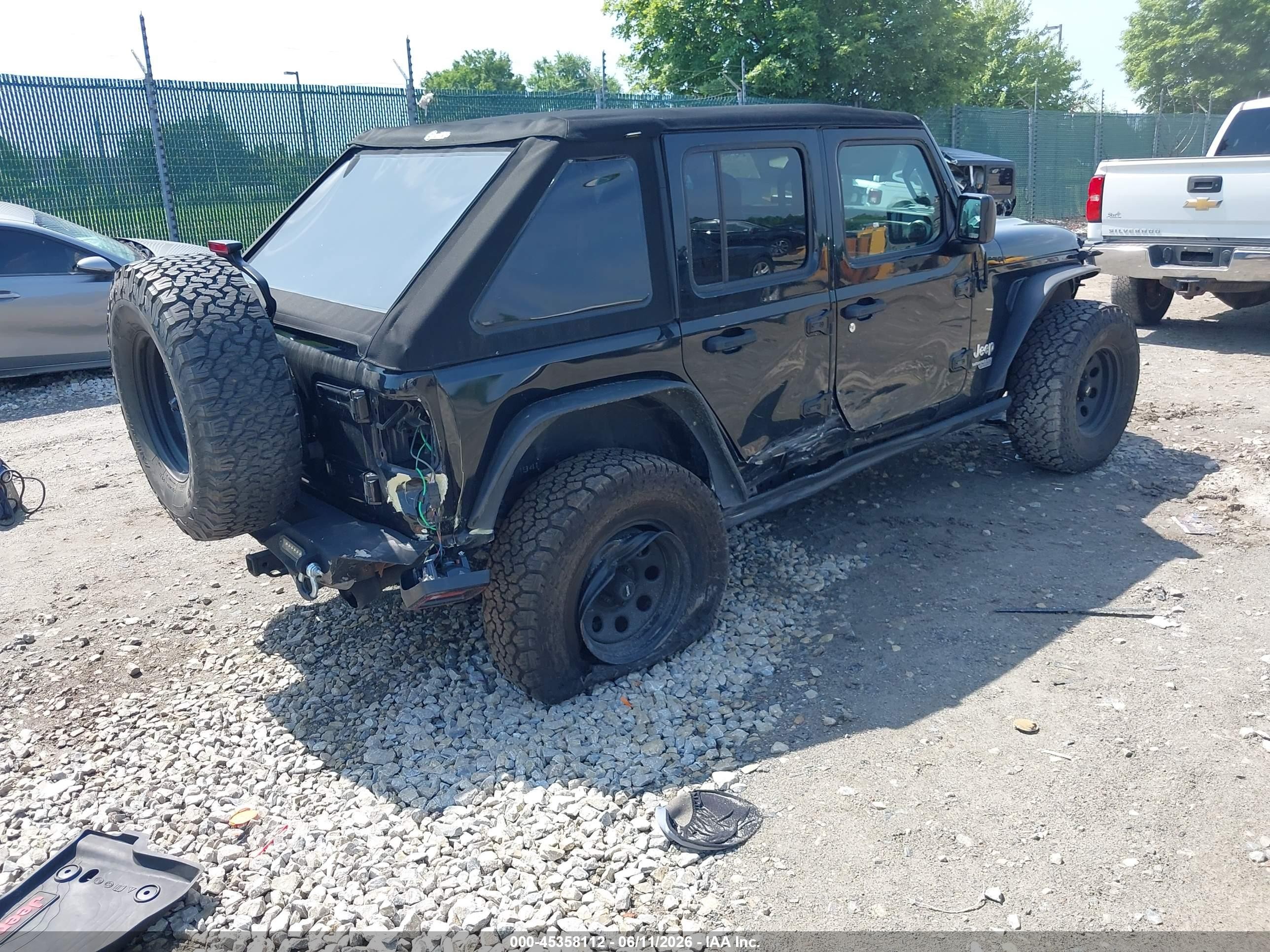 2019 Jeep Wrangler Unlimited VIN 1C4HJXDG5KW648451 IAAI salvage auction — Side, Salvage (Pennsylvania), sold $6,600 on 2026-07-12 (photo 4)