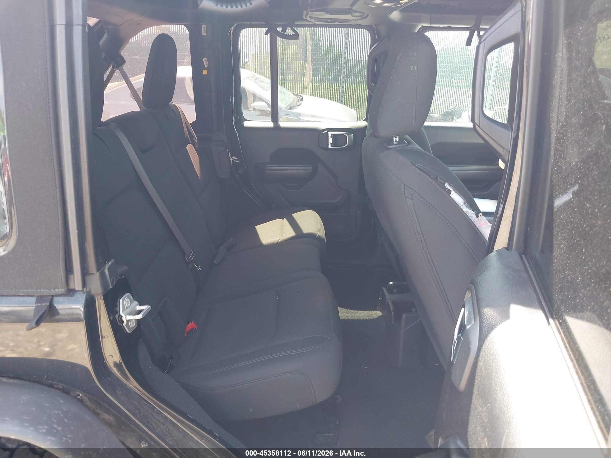 2019 Jeep Wrangler Unlimited VIN 1C4HJXDG5KW648451 IAAI salvage auction — Side, Salvage (Pennsylvania), sold $6,600 on 2026-07-12 (photo 8)