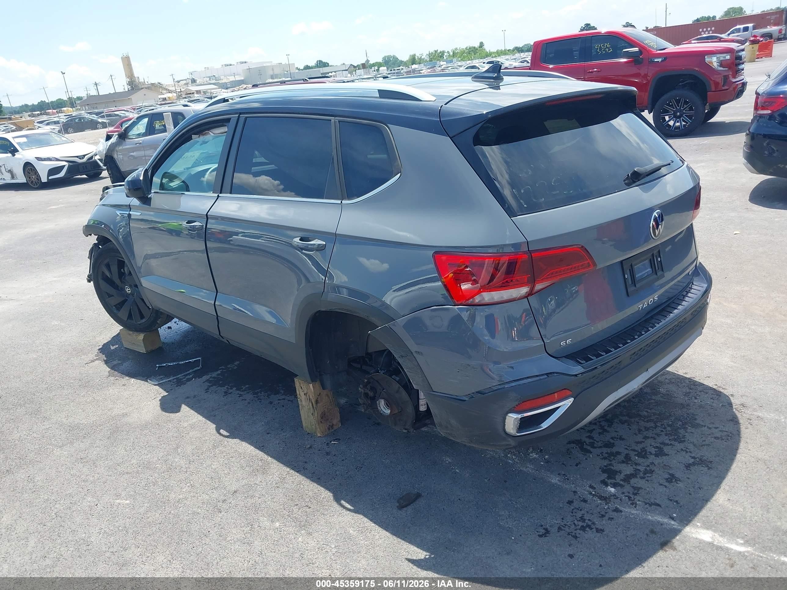 2024 Volkswagen Taos VIN 3VVVX7B27RM051113 IAAI salvage auction — Front End, Salvage (Missouri), sold $3,800 on 2026-09-11 (photo 3)