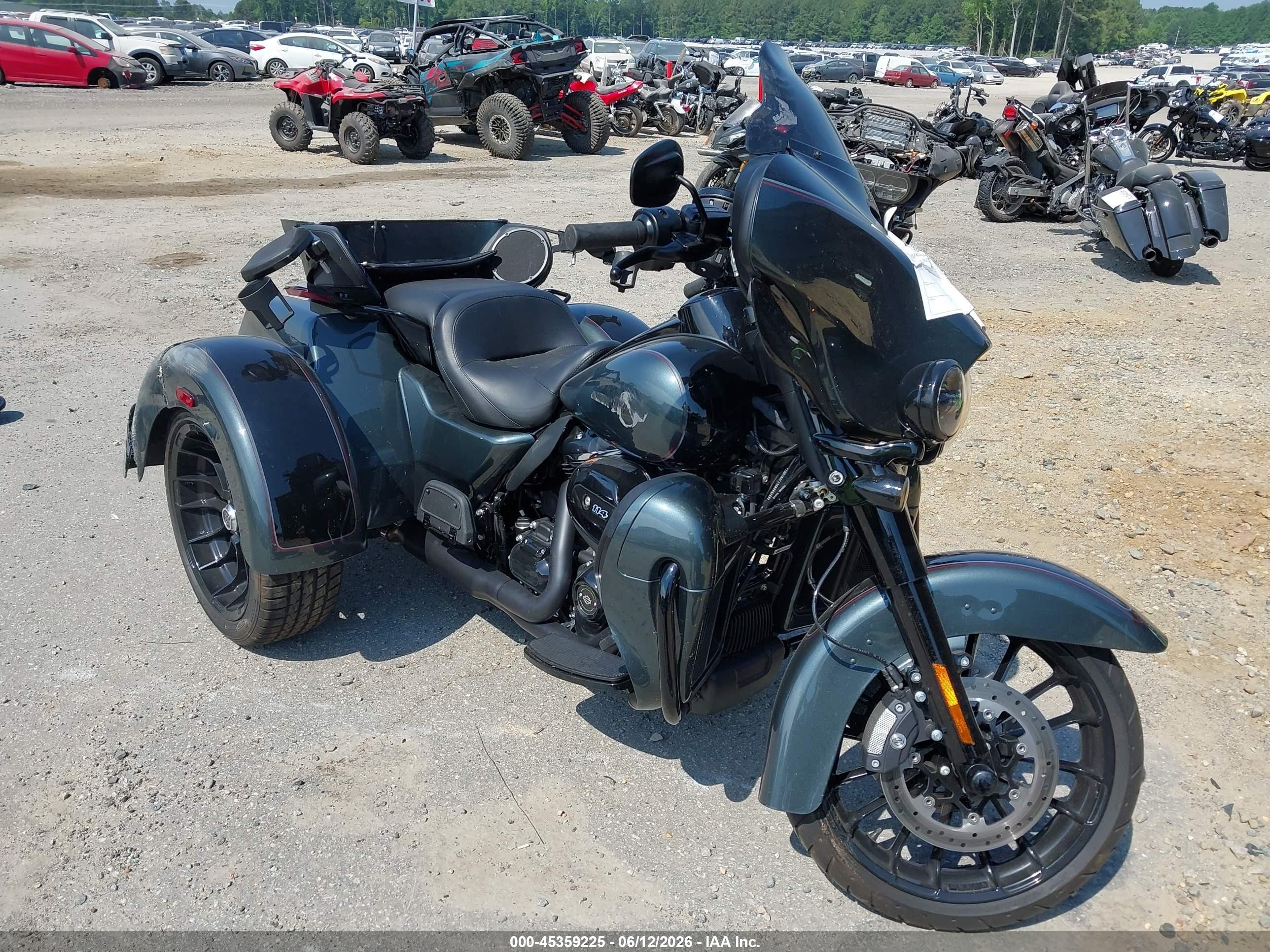 2025 Harley-Davidson FLHTCUTG VIN 1HD1MAF13SB855165 — IAAI salvage auction photo