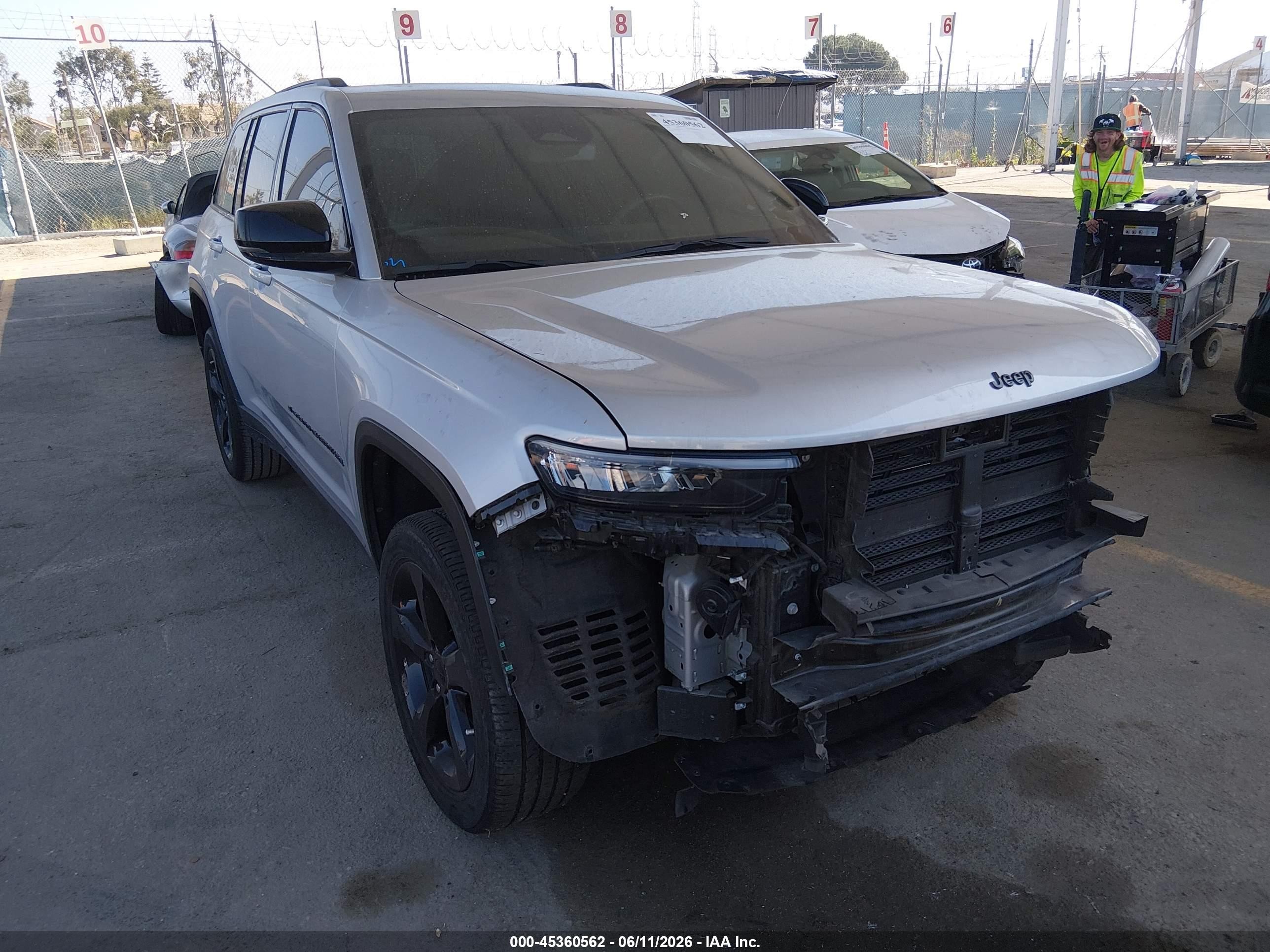 2024 Jeep Grand Cherokee VIN 1C4RJHAG2RC233033 — IAAI salvage auction photo