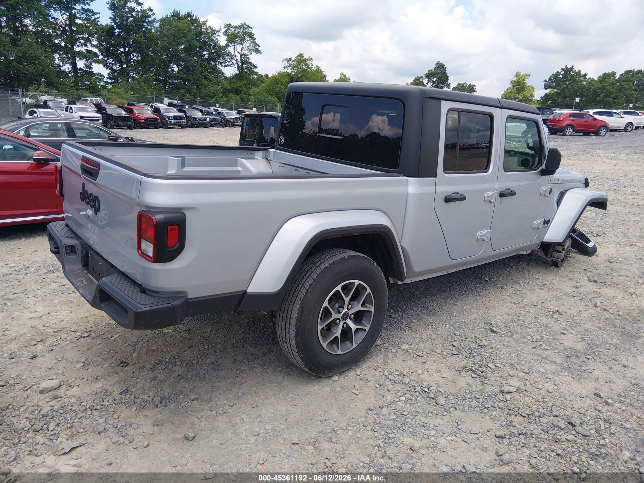 2024 Jeep Gladiator VIN 1C6HJTAG2RL105610 IAAI salvage auction — Unknown, Salvage (Ohio), sold $12,300 on 2026-10-14 (photo 4)