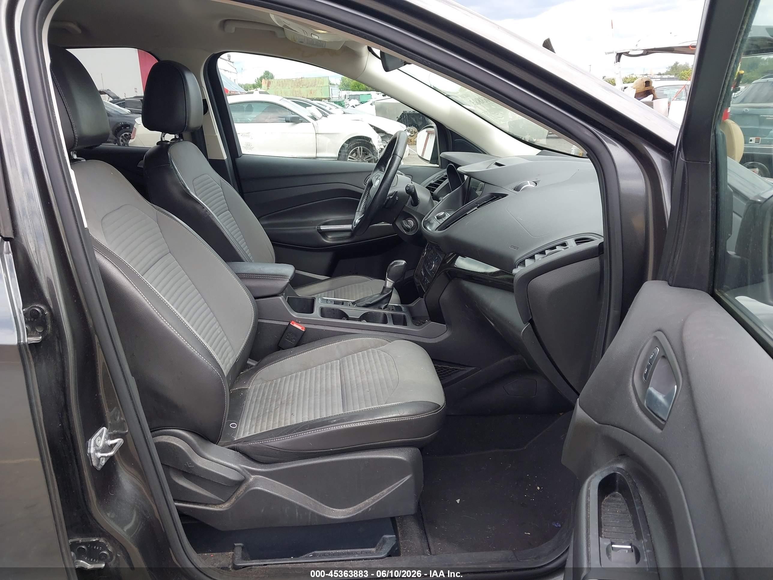 2017 Ford Escape VIN 1FMCU0GD5HUA46594 IAAI salvage auction — Normal Wear, Clear-Dealer Only (Oregon), sold $1,625 on 2026-07-09 (photo 5)