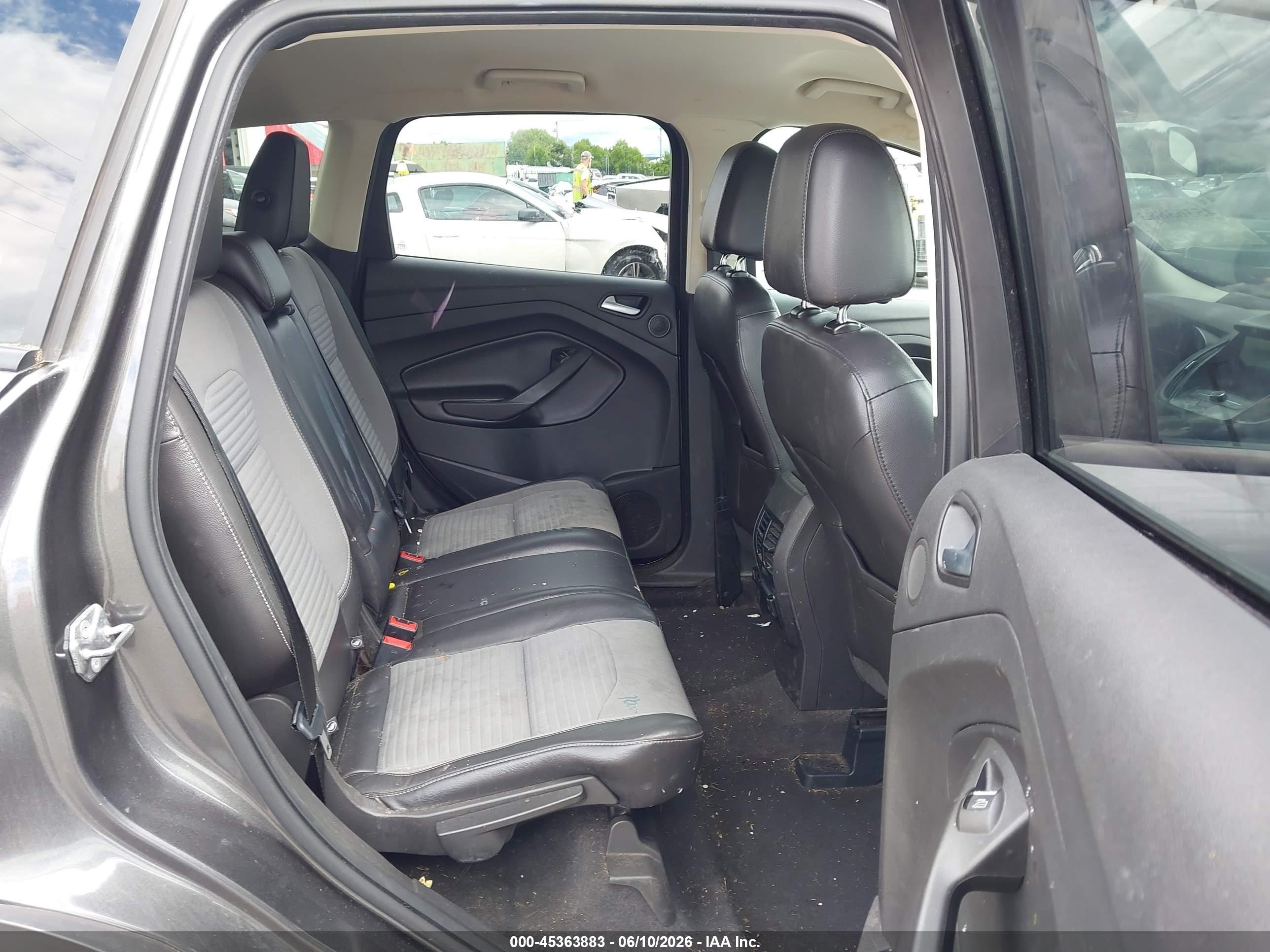 2017 Ford Escape VIN 1FMCU0GD5HUA46594 IAAI salvage auction — Normal Wear, Clear-Dealer Only (Oregon), sold $1,625 on 2026-07-09 (photo 8)