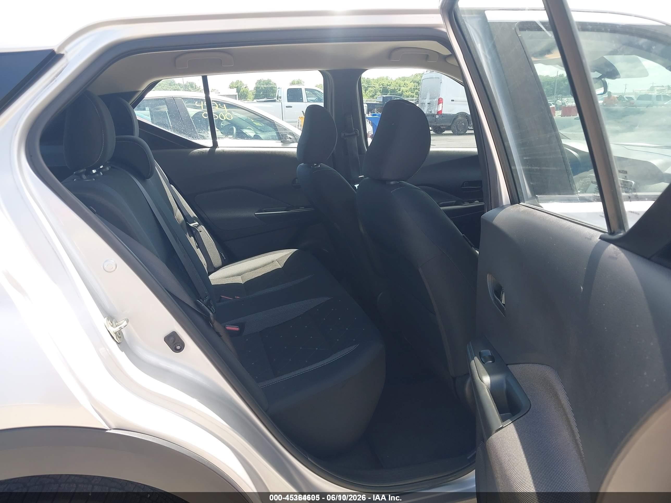 2020 Nissan Kicks VIN 3N1CP5BV8LL532637 IAAI salvage auction — Normal Wear, SF97 (Illinois), sold $9,550 on 2026-07-09 (photo 8)