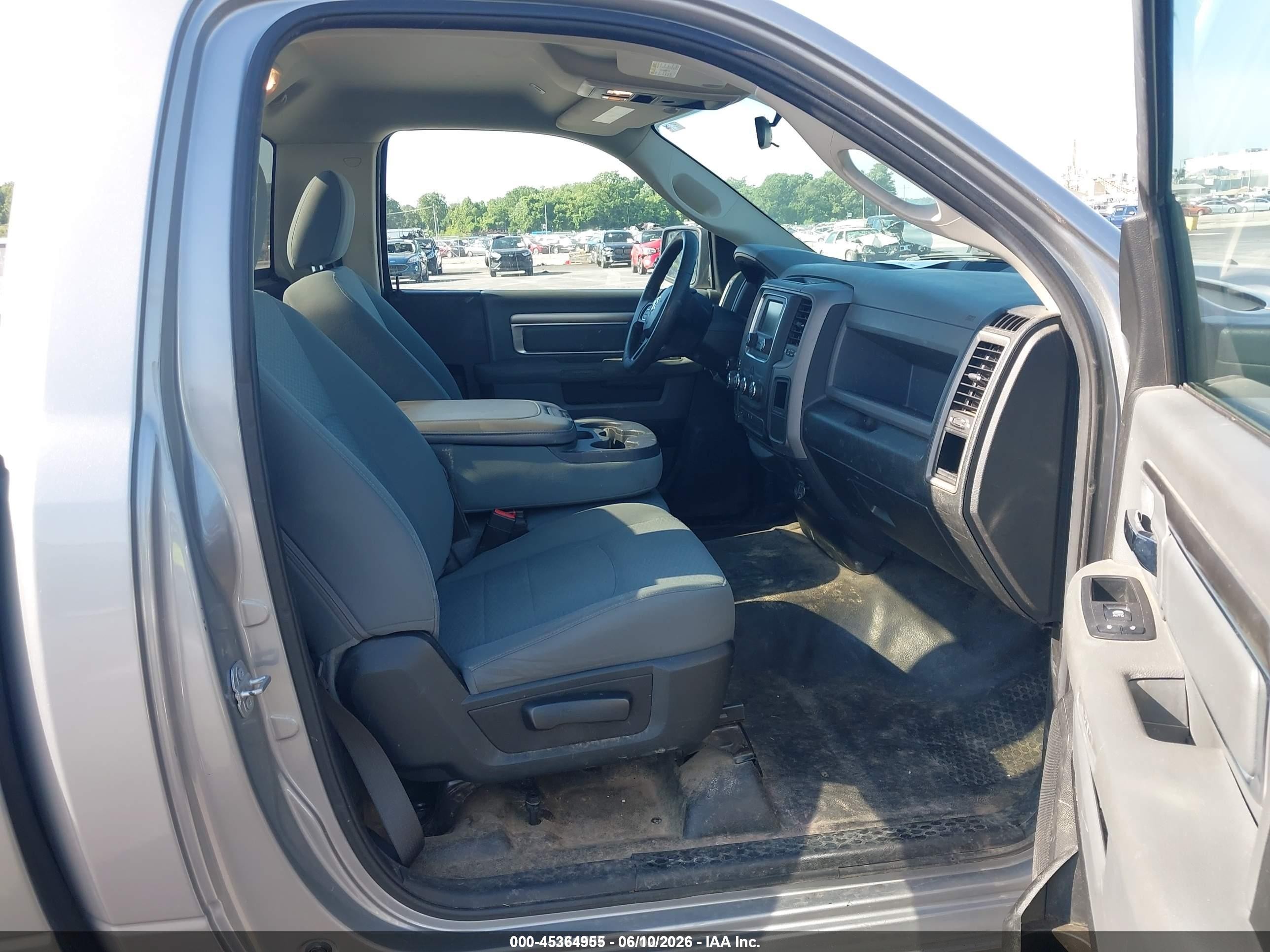 2019 Ram 1500 VIN 3C6JR6DG9KG584375 IAAI salvage auction — Rear End, SF97 (Illinois), sold $12,550 on 2026-07-09 (photo 5)