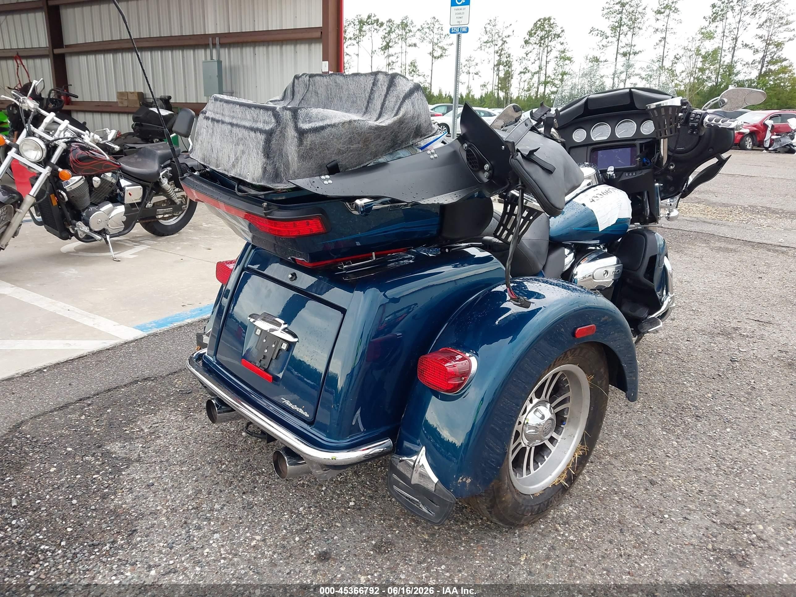 2020 Harley-Davidson FLHTCUTG VIN 1HD1MAF12LB857023 IAAI salvage auction — Front & Rear, Rebuildable (Florida), sold $8,700 on 2026-09-09 (photo 4)