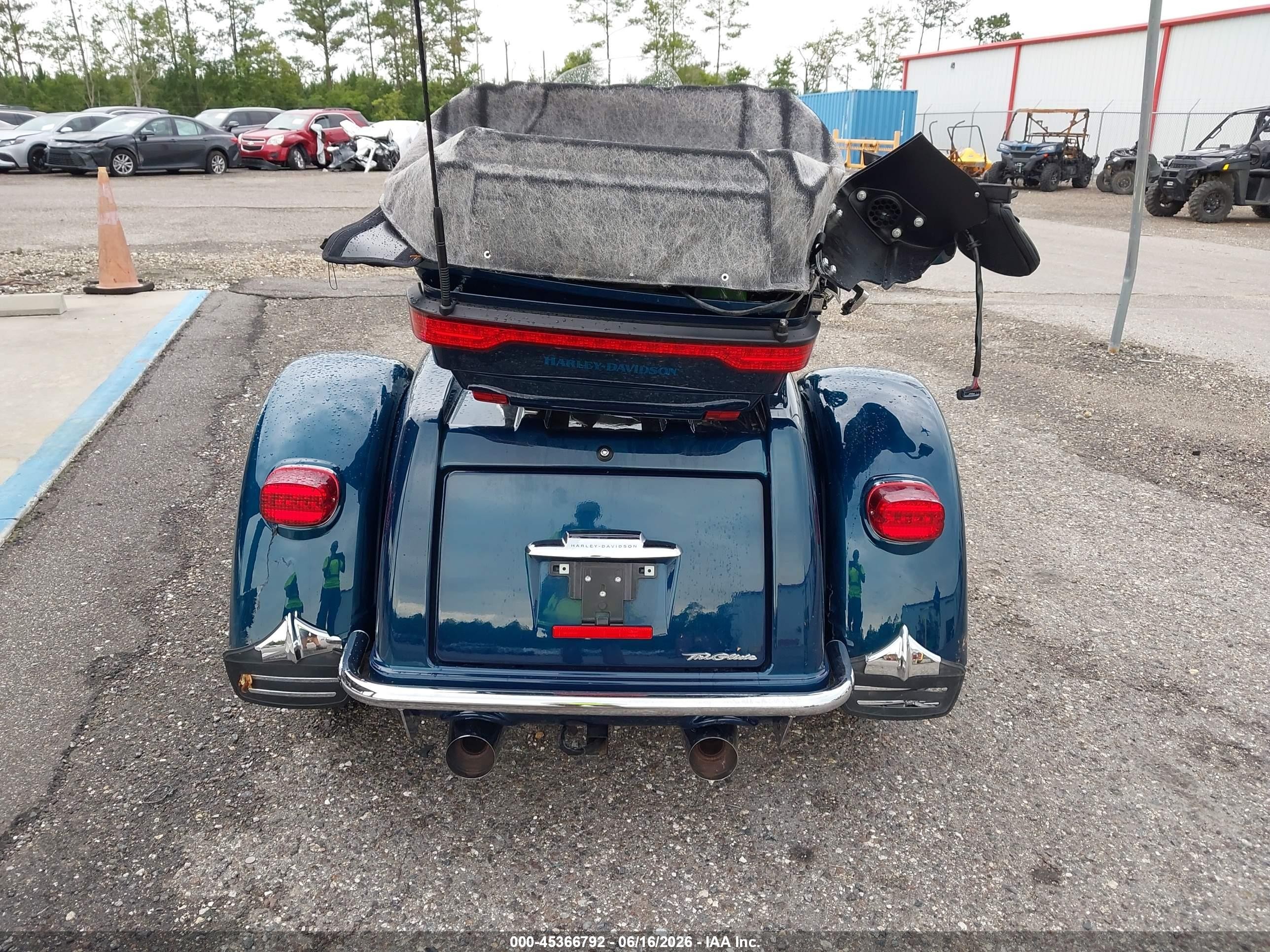 2020 Harley-Davidson FLHTCUTG VIN 1HD1MAF12LB857023 IAAI salvage auction — Front & Rear, Rebuildable (Florida), sold $8,700 on 2026-09-09 (photo 6)