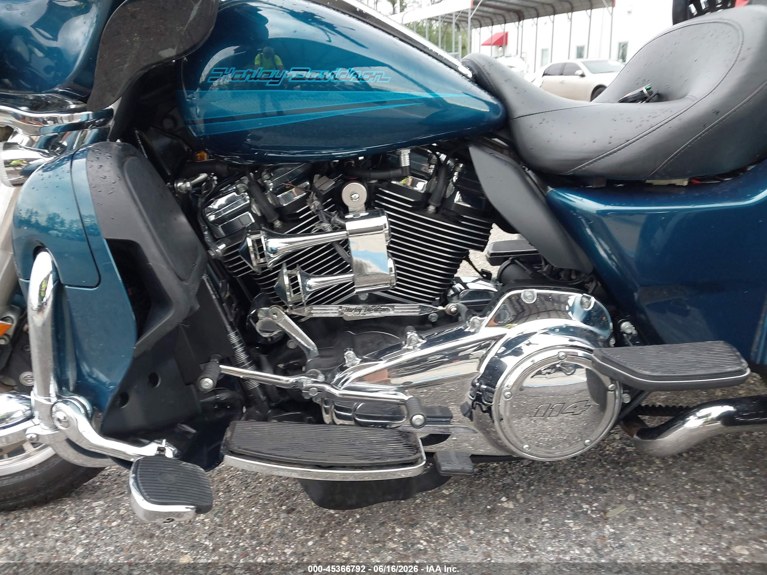 2020 Harley-Davidson FLHTCUTG VIN 1HD1MAF12LB857023 IAAI salvage auction — Front & Rear, Rebuildable (Florida), sold $8,700 on 2026-09-09 (photo 9)