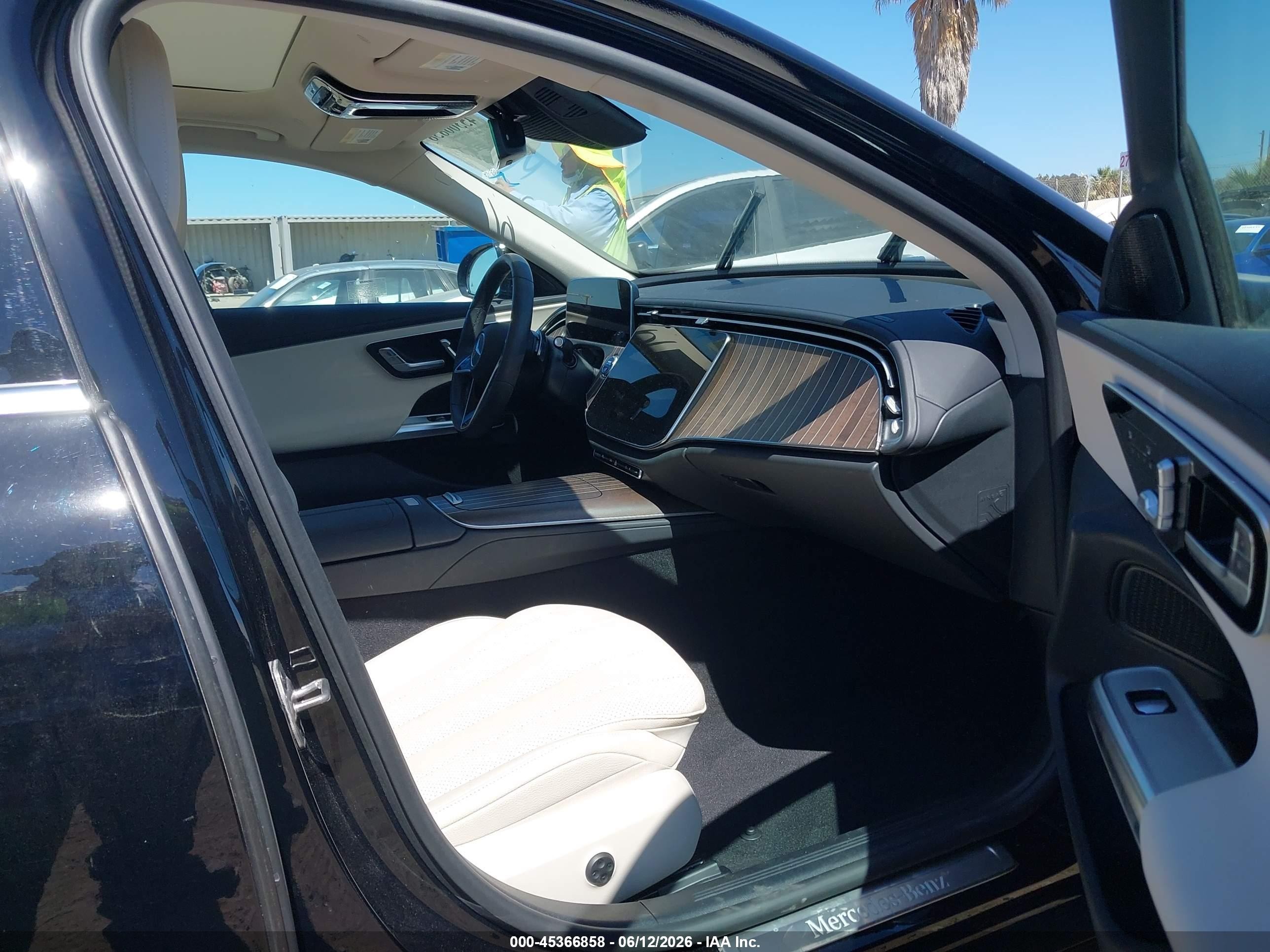2025 Mercedes-Benz E-Class VIN W1KLF4GB1SA100413 IAAI salvage auction — Front & Rear, Salvage (California), sold $26,000 on 2026-08-21 (photo 5)