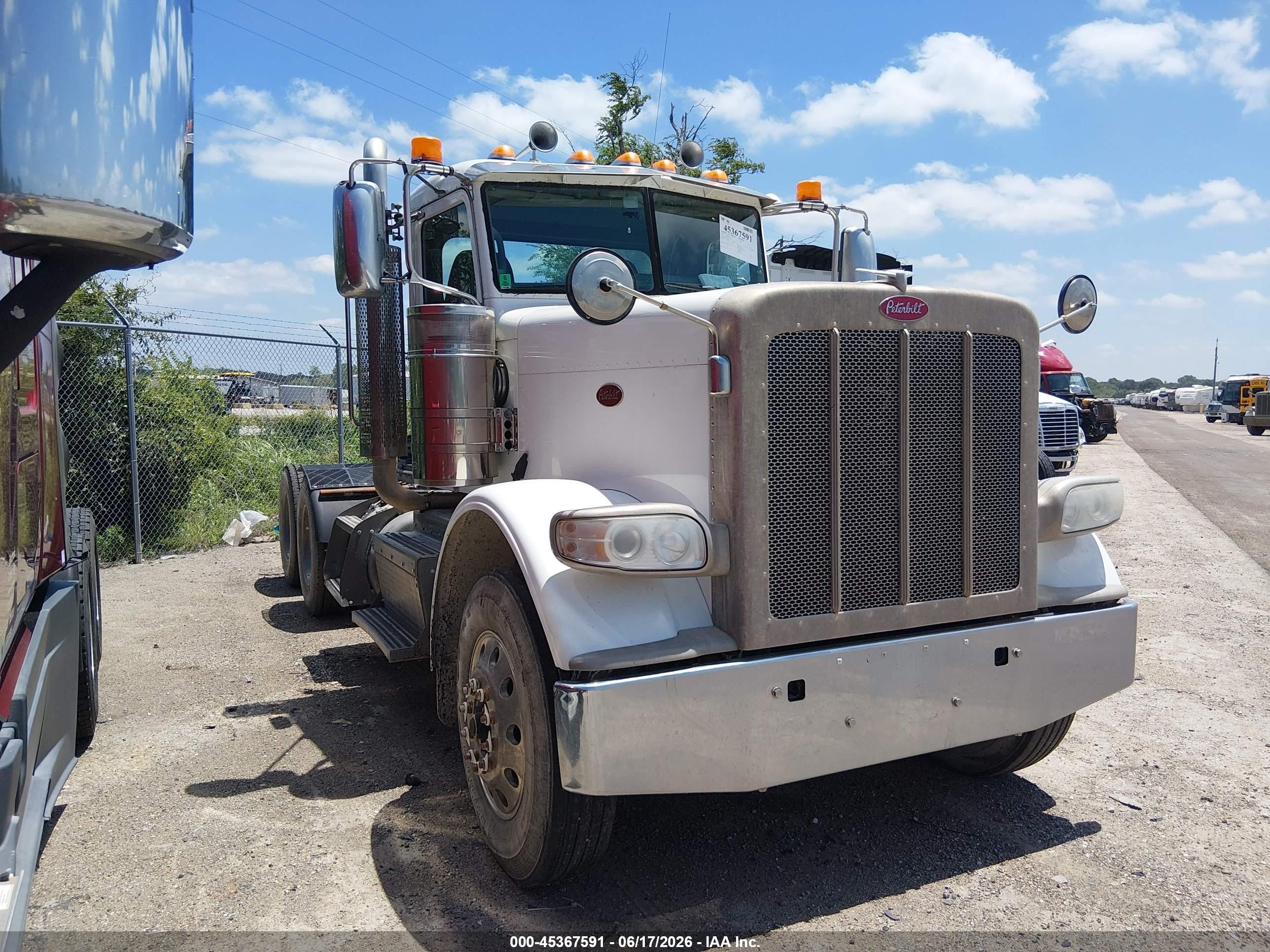 2017 Peterbilt 389 VIN 1XPXD79X6HD391315 IAAI salvage auction — Normal Wear, Clear (Texas), sold $21,950 on 2026-07-01 (photo 1)