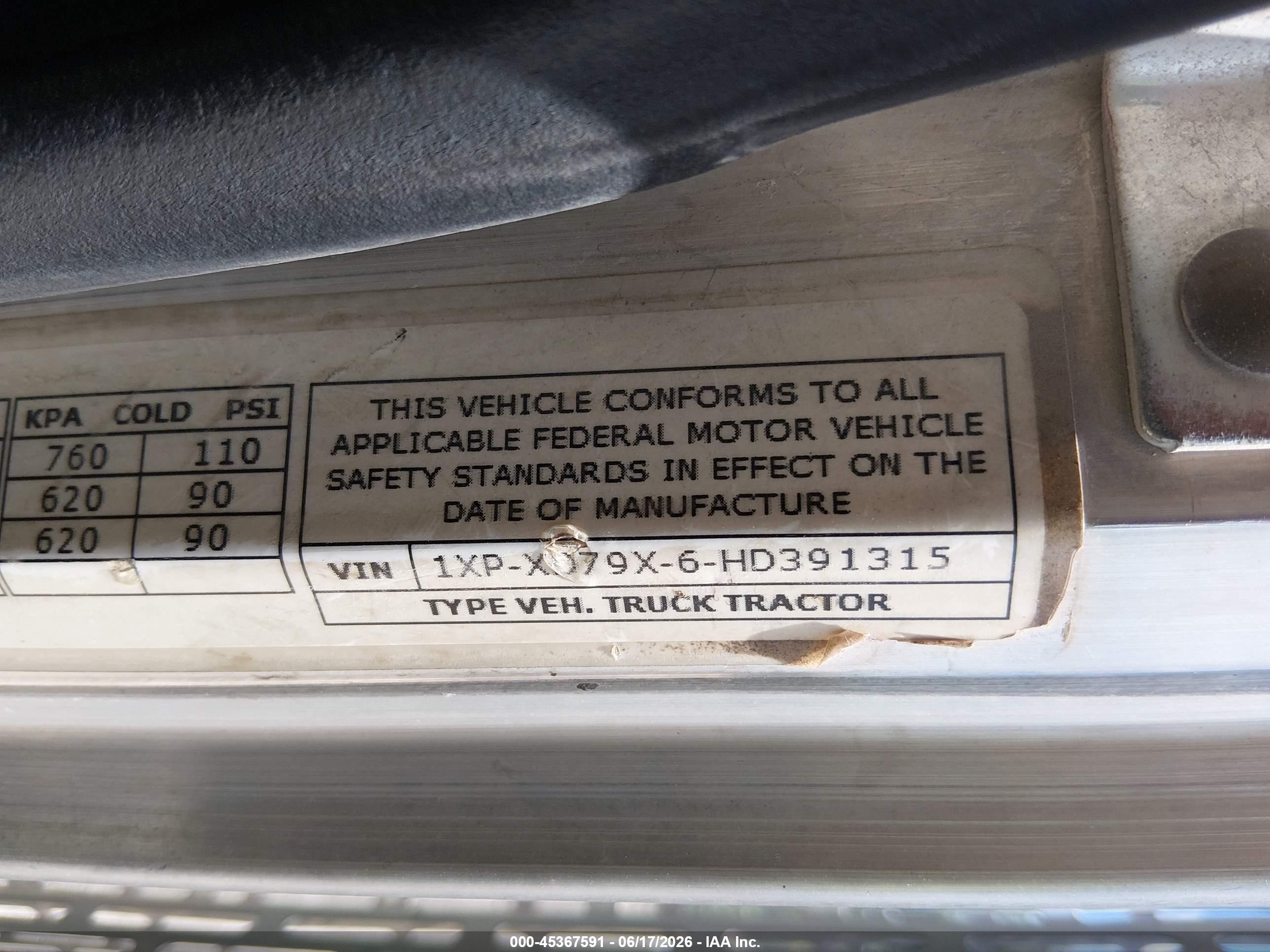 2017 Peterbilt 389 VIN 1XPXD79X6HD391315 IAAI salvage auction — Normal Wear, Clear (Texas), sold $21,950 on 2026-07-01 (photo 8)