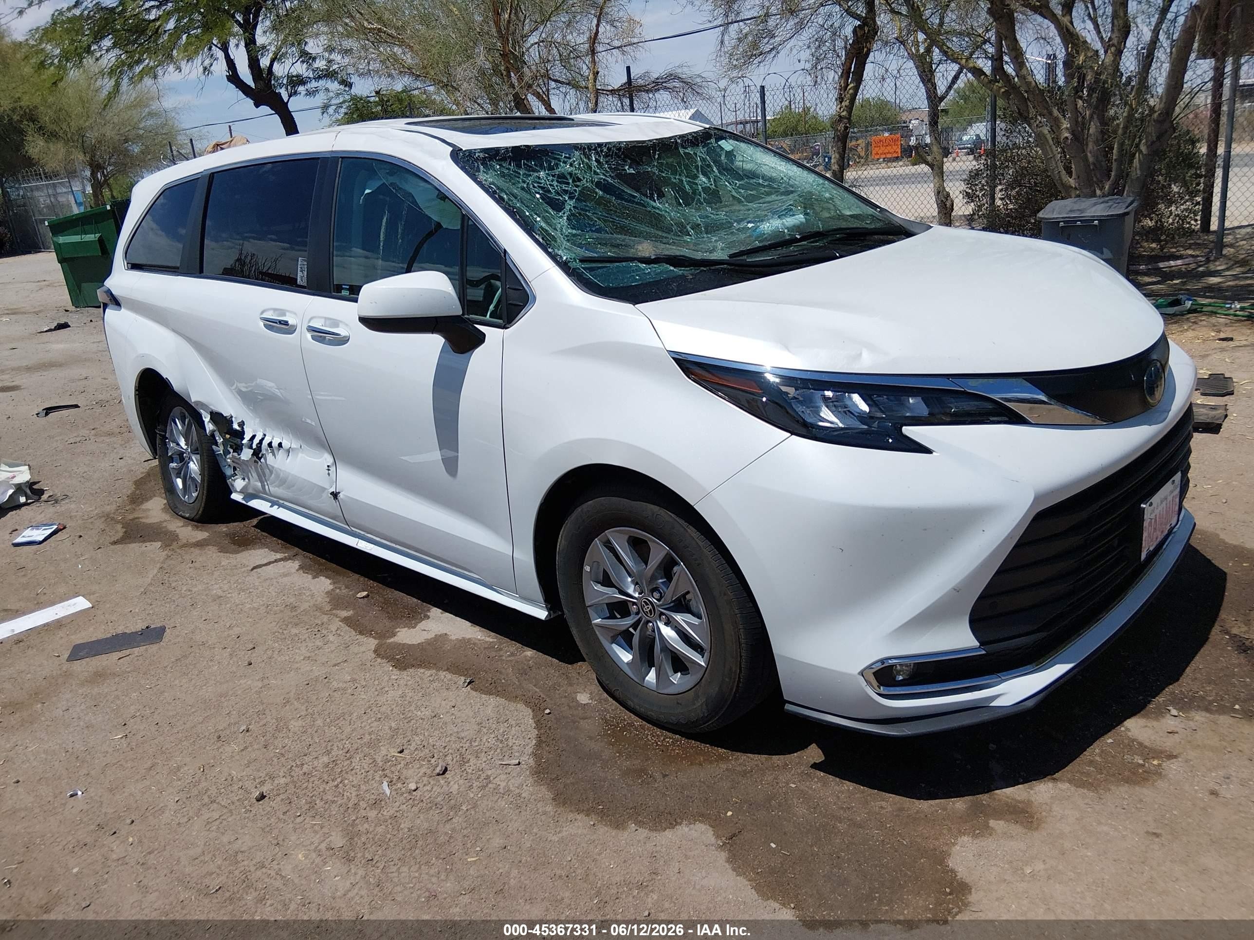 2024 Toyota Sienna VIN 5TDYSKFC4RS134756 — IAAI salvage auction photo