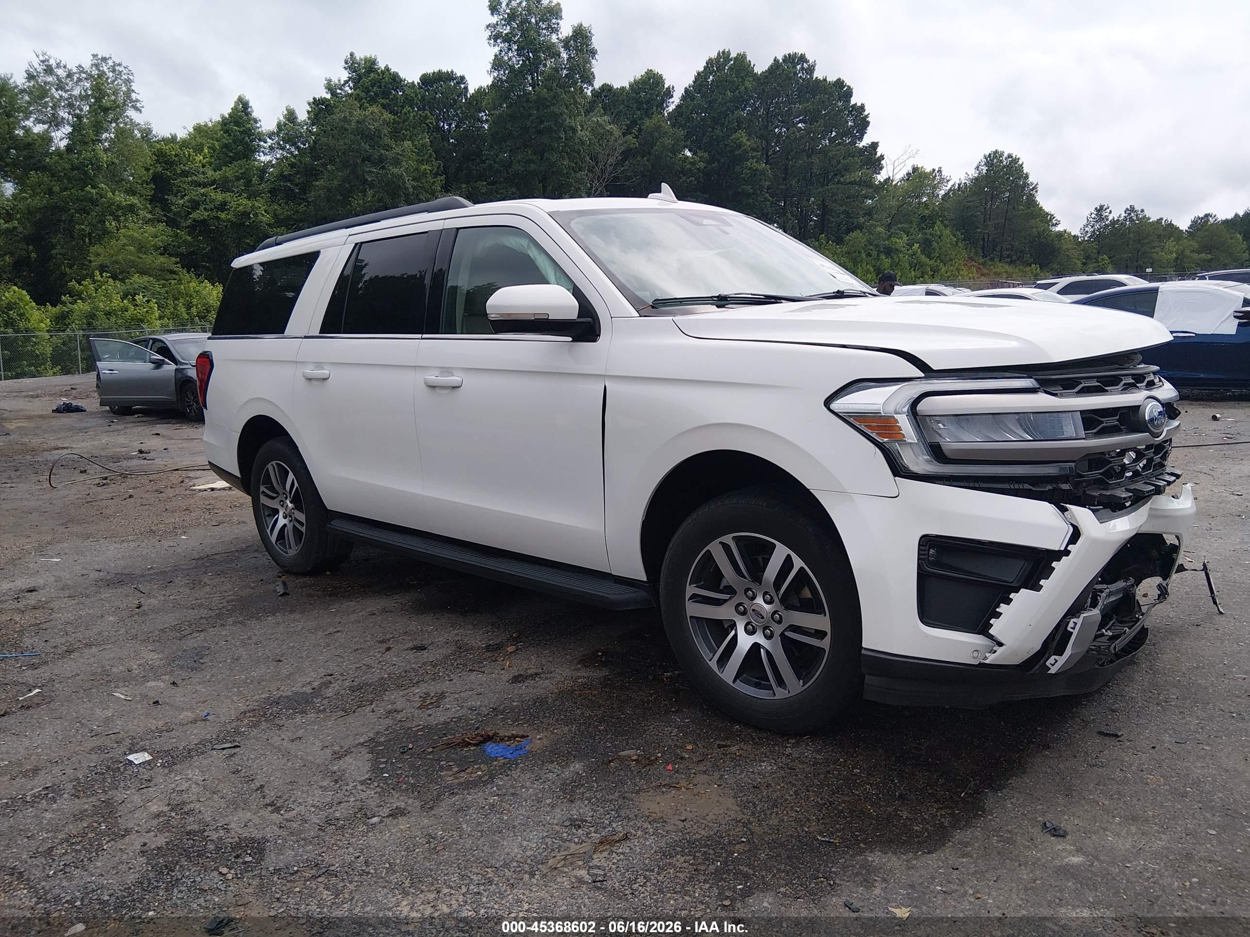 2024 Ford Expedition VIN 1FMJK1H89REA17308 — IAAI salvage auction photo