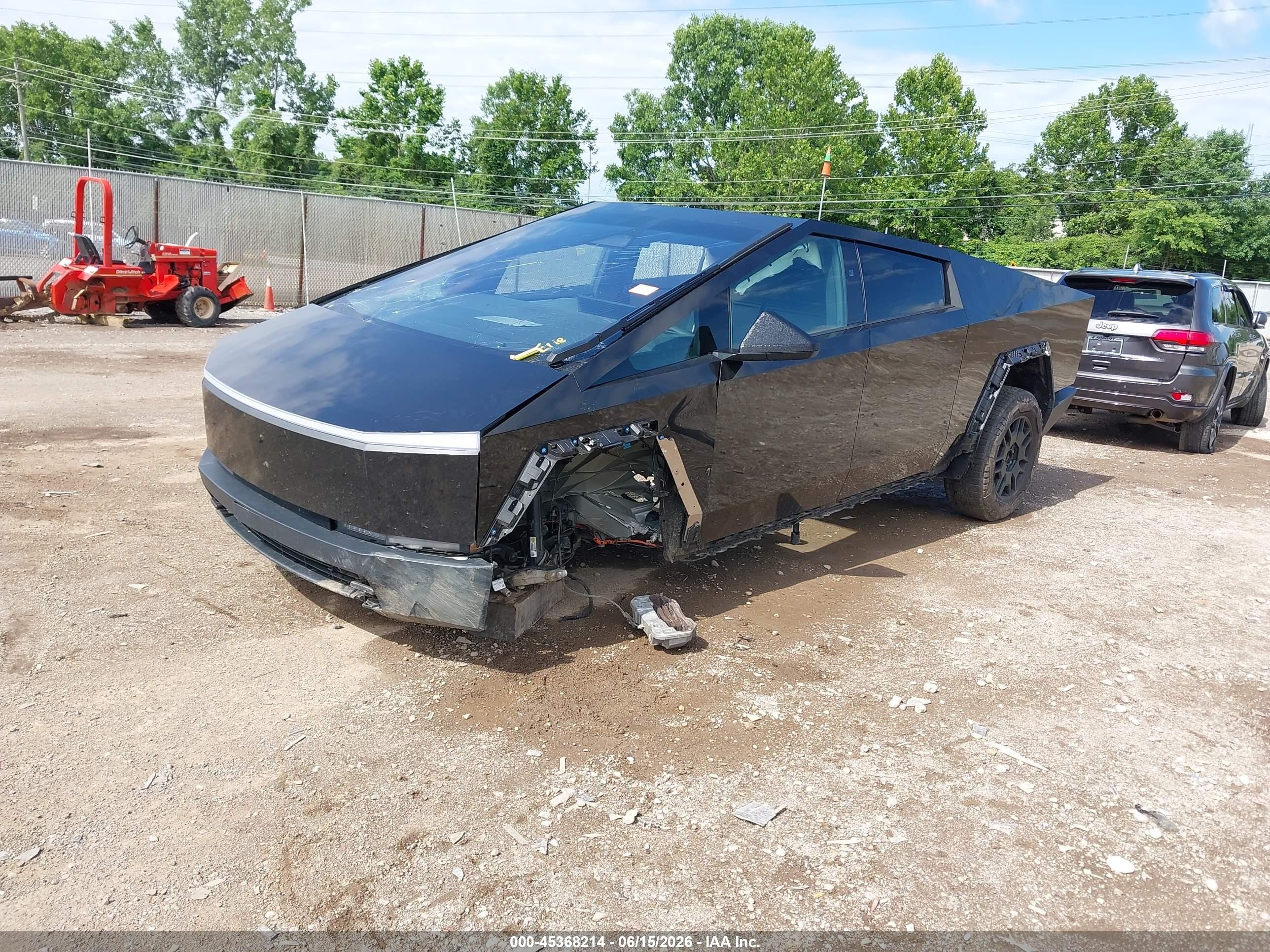 2024 Tesla Cybertruck VIN 7G2CEHEE2RA016209 IAAI salvage auction — All Over, Salvage (Idaho), sold $15,750 on 2026-08-27 (photo 2)