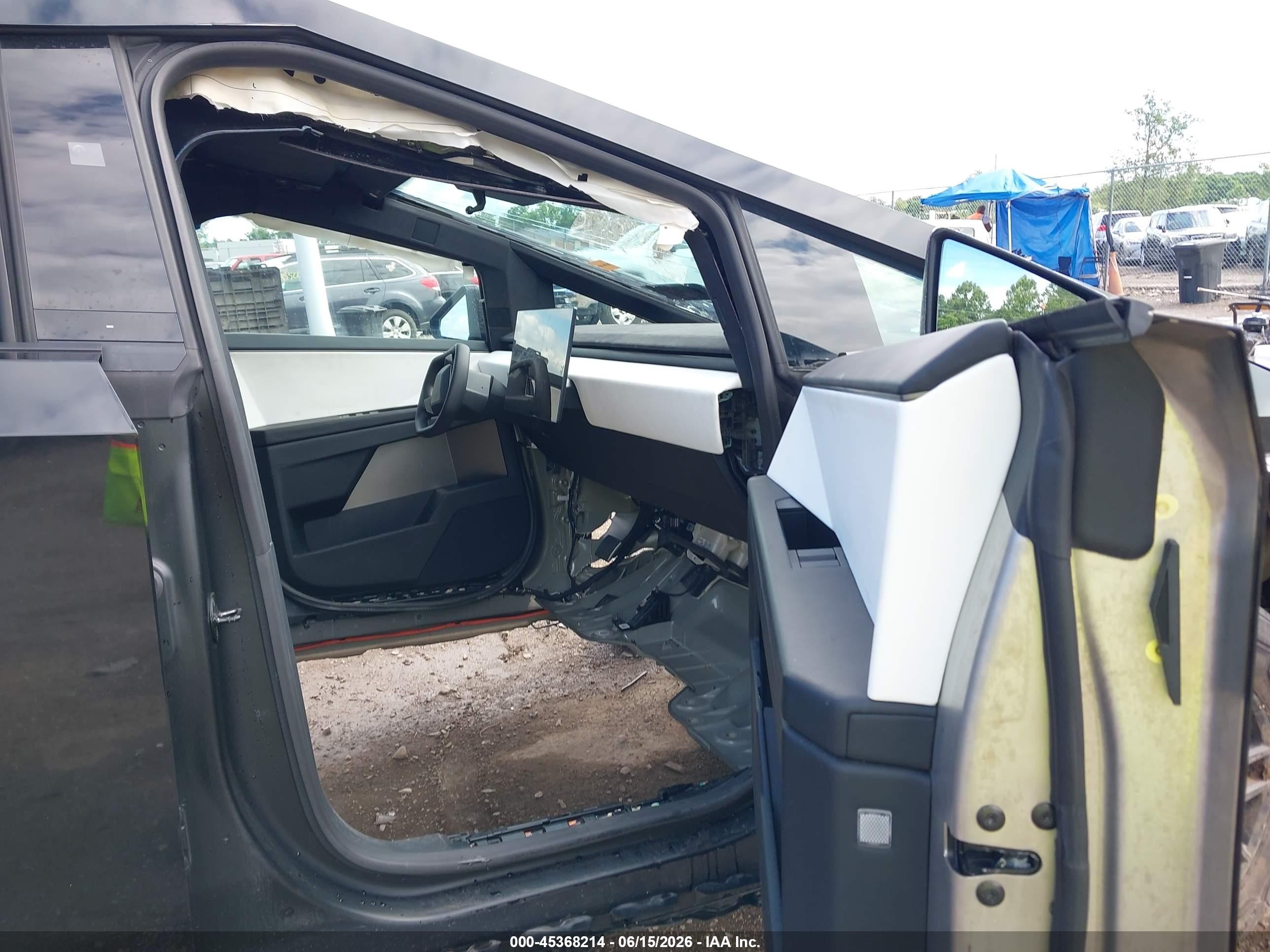 2024 Tesla Cybertruck VIN 7G2CEHEE2RA016209 IAAI salvage auction — All Over, Salvage (Idaho), sold $15,750 on 2026-08-27 (photo 5)