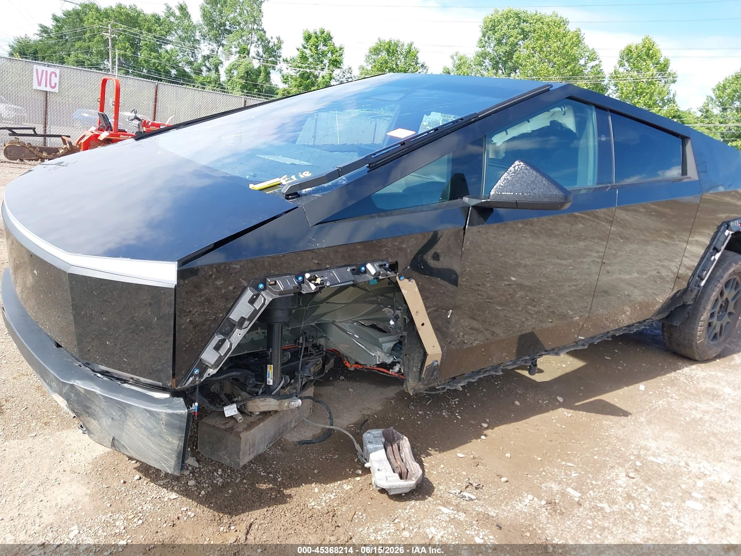2024 Tesla Cybertruck VIN 7G2CEHEE2RA016209 IAAI salvage auction — All Over, Salvage (Idaho), sold $15,750 on 2026-08-27 (photo 6)